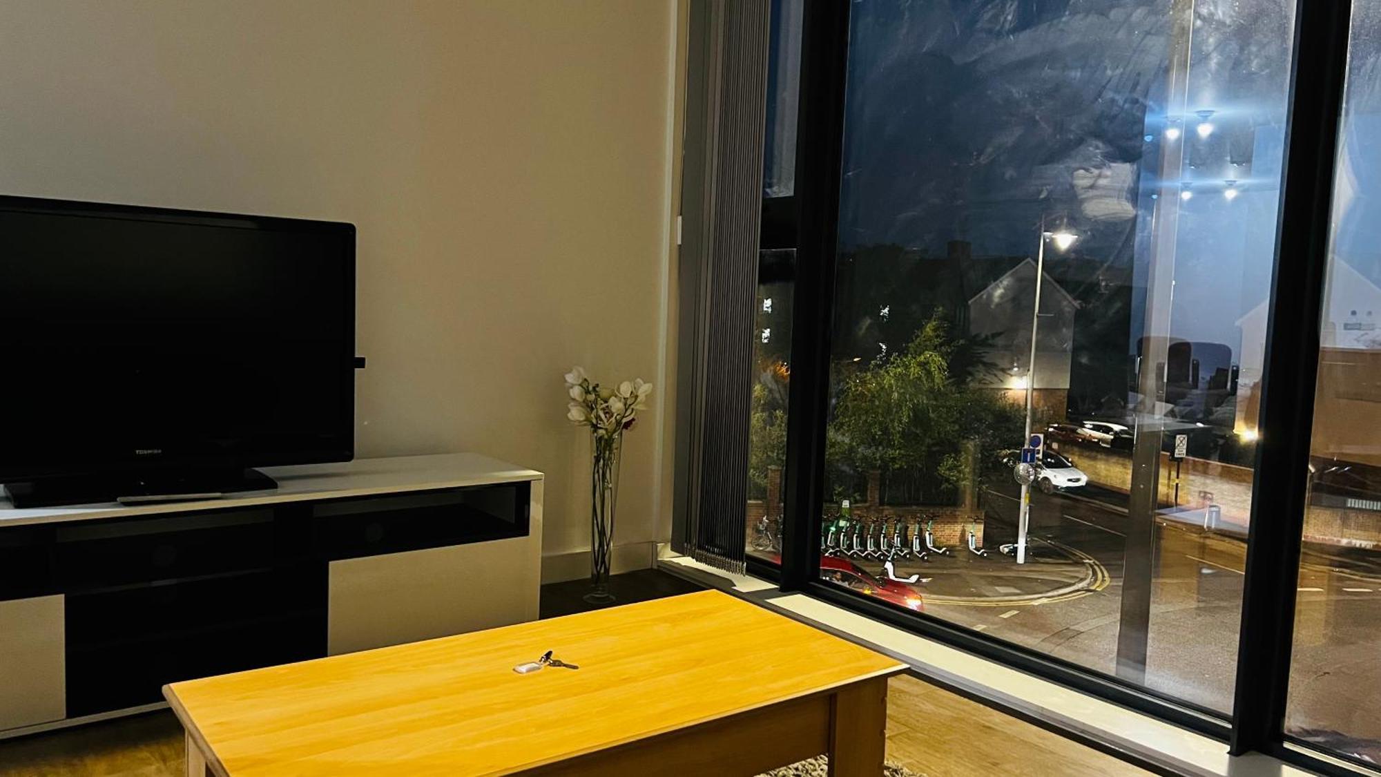 Last-minute Specials L Book It Now L Sleeps Up To 4 L 2 Bed 2 Bath - Gym - Prime Location L Jvt Short Lets Apartment *