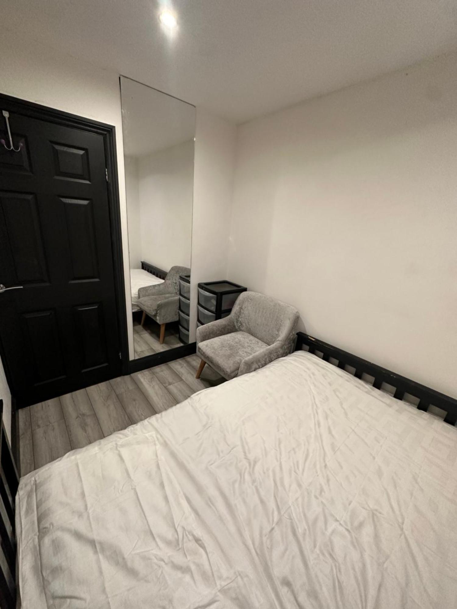 Four Bedrooms And Two Bathrooms Up To Nine People * Birmingham