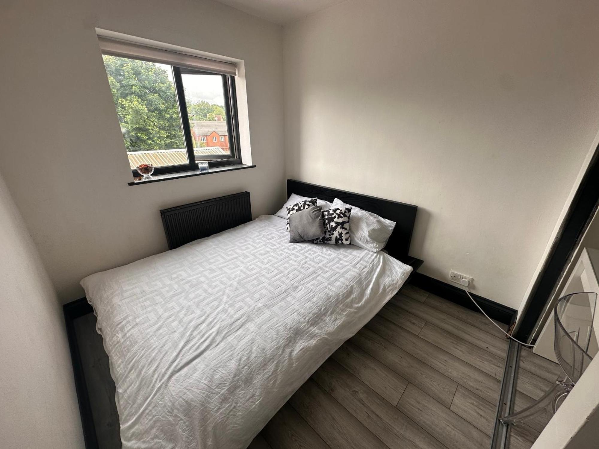 Four Bedrooms And Two Bathrooms Up To Nine People Birmingham