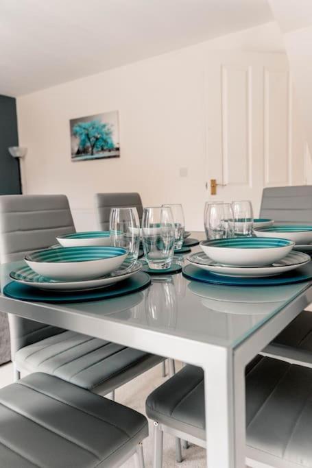 Contractors - Family - Relocators Holiday home Birmingham