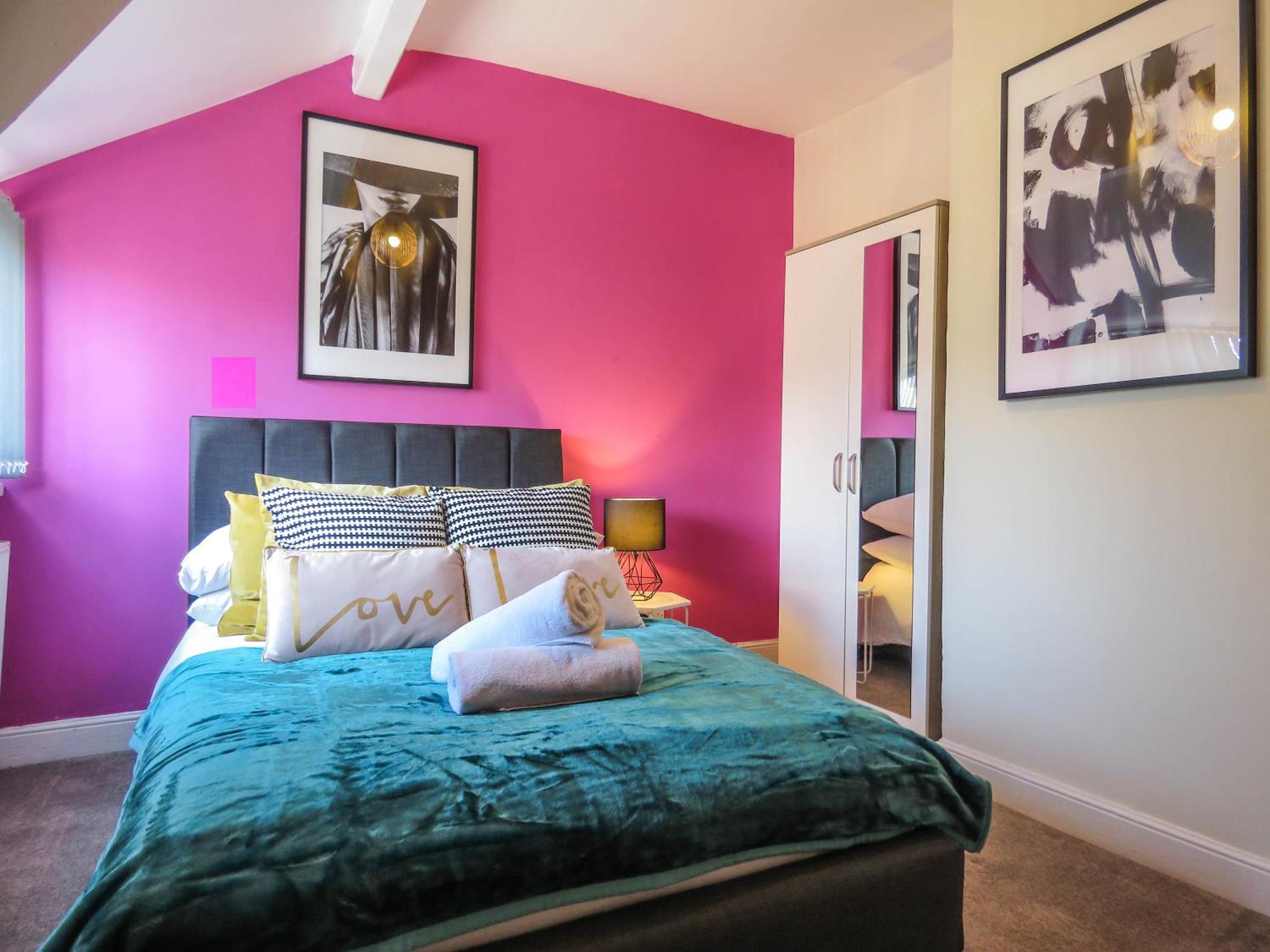 Tudors Esuites 5 Bedroom House Birmingham