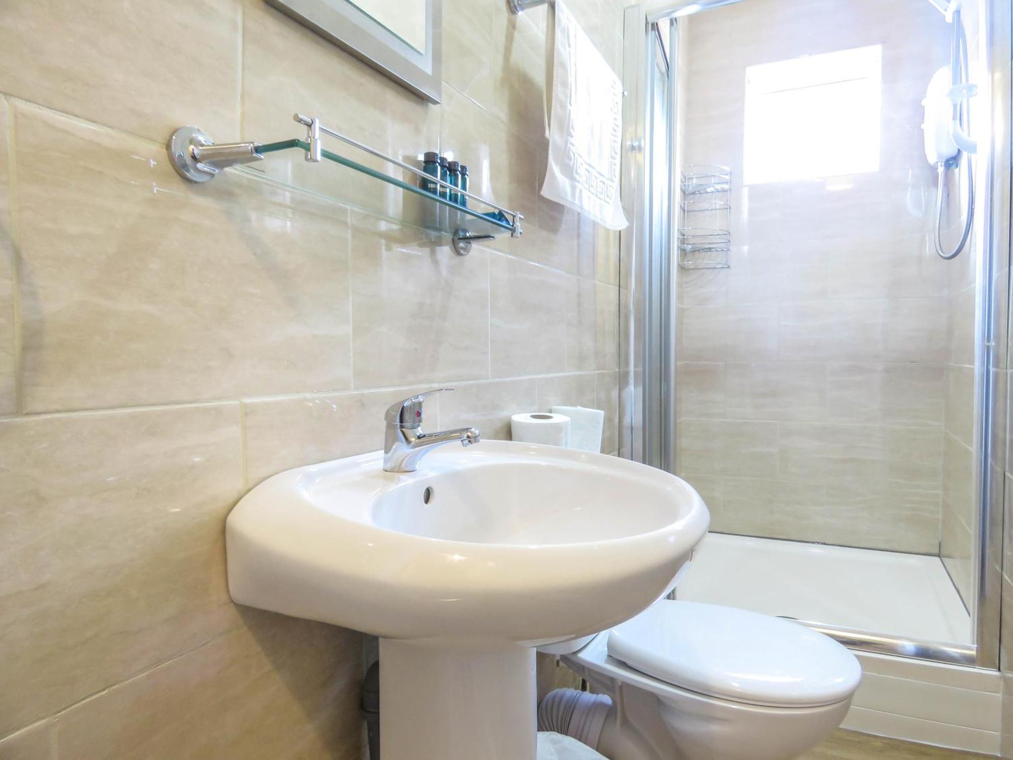 Tudors Esuites 5 Bedroom House Holiday home