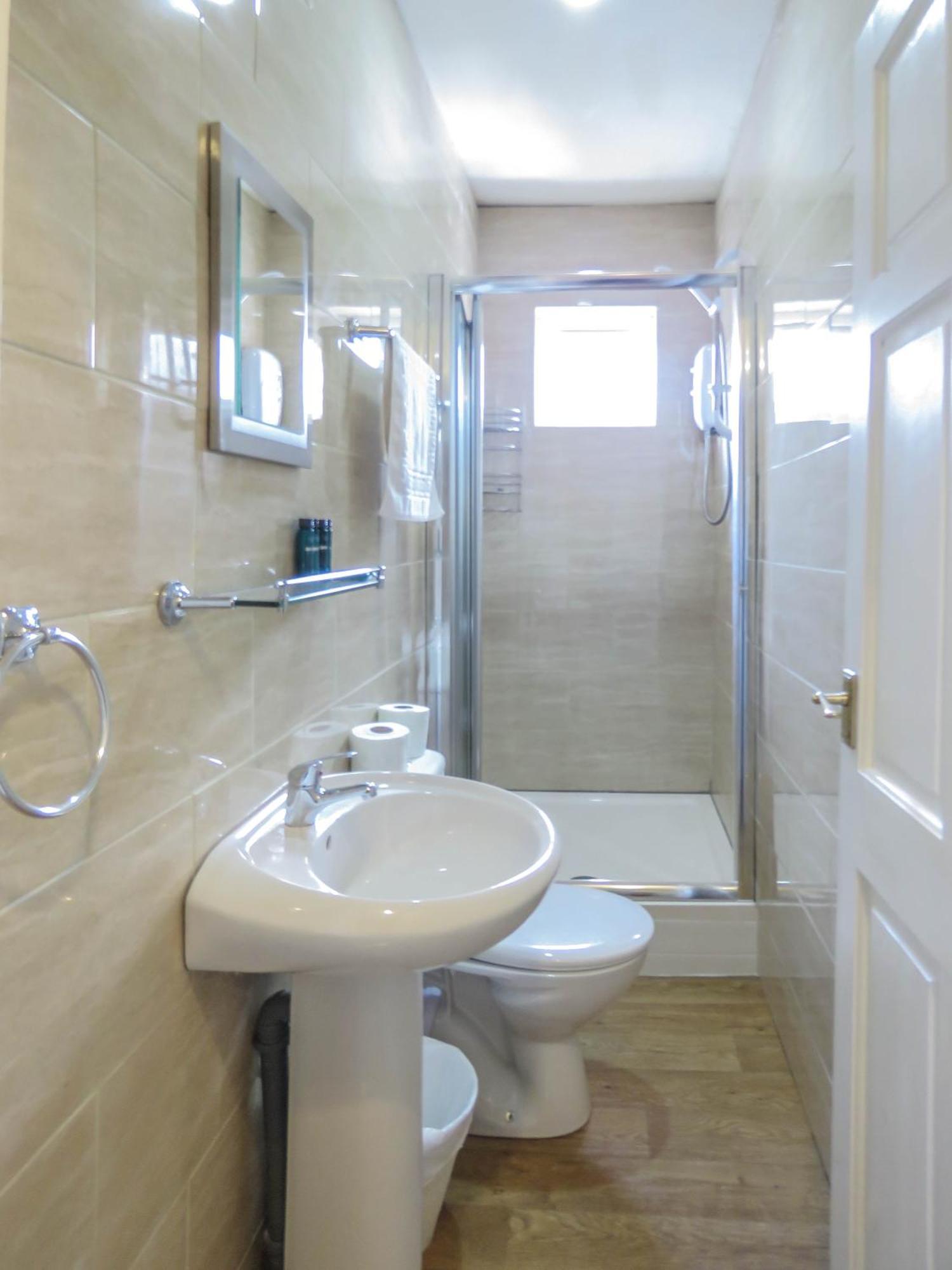 Tudors Esuites 5 Bedroom House * Birmingham