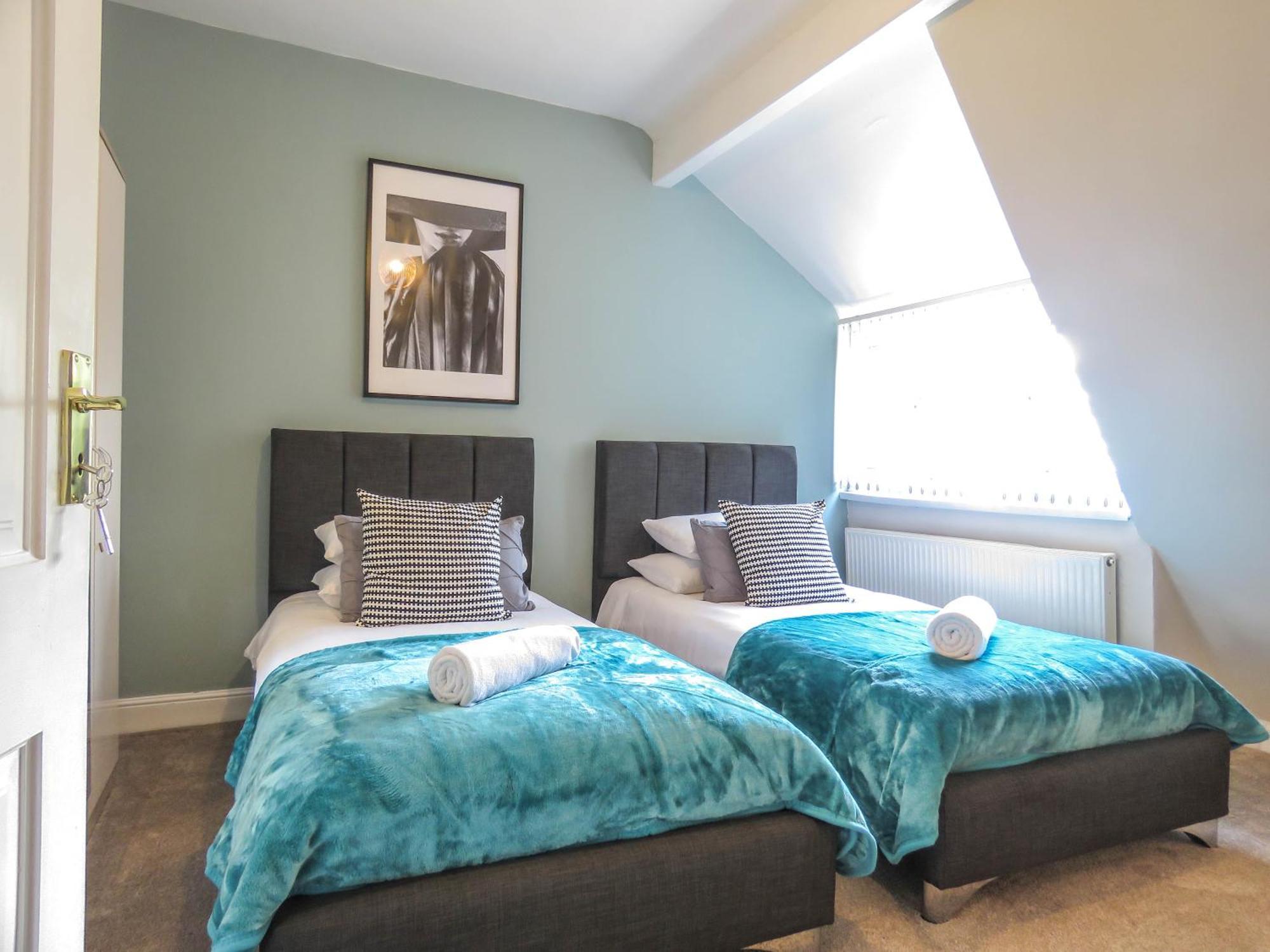 Tudors Esuites 5 Bedroom House Holiday home