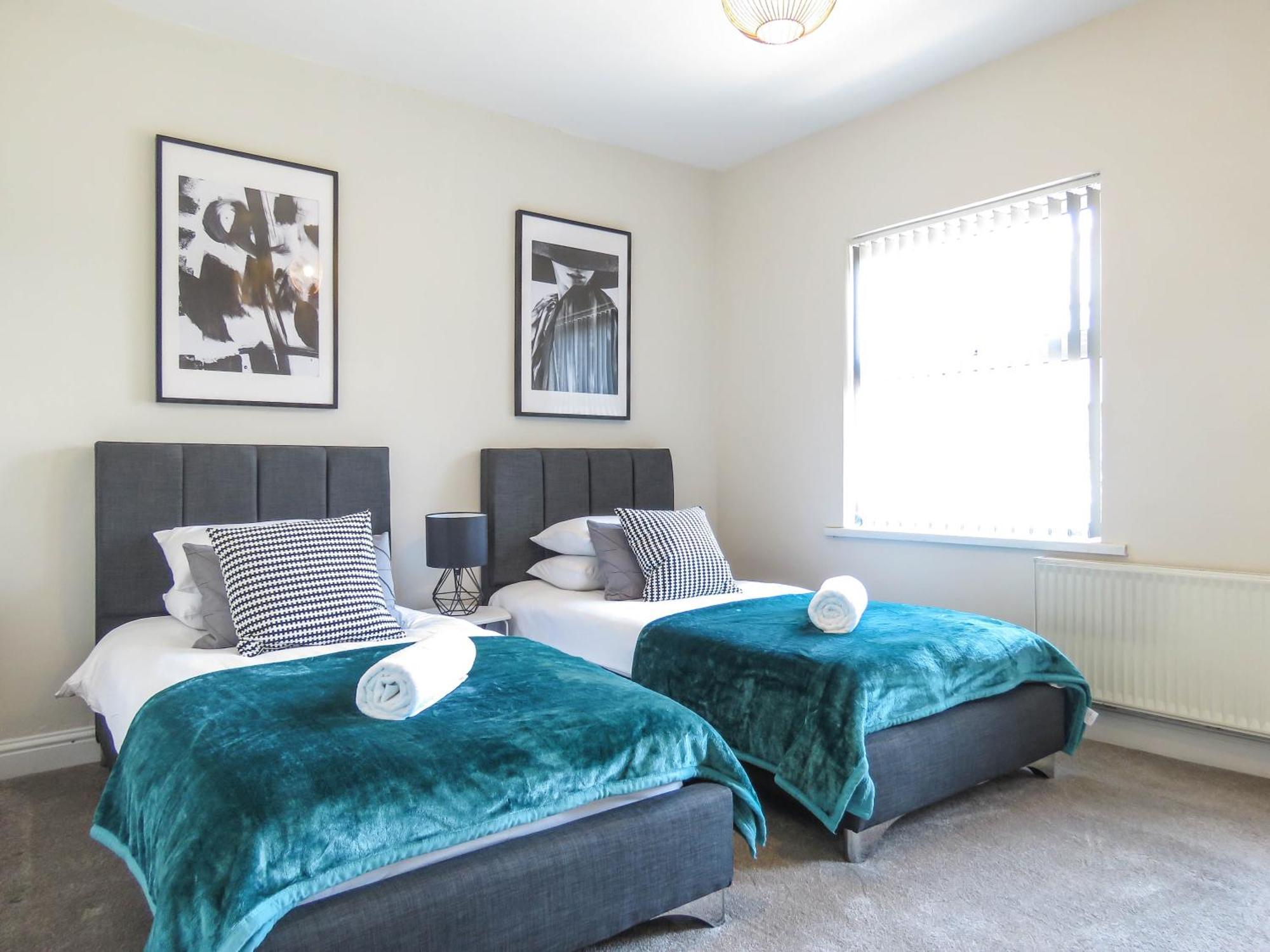 Tudors Esuites 5 Bedroom House Birmingham