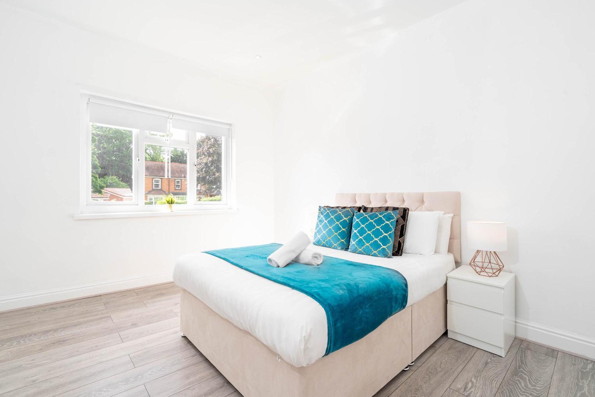 Five Bedroom Townhouse - Near Centre - Edgbaston - On Street Parking - Wifi - Netflix - 974p Holiday home Birmingham
