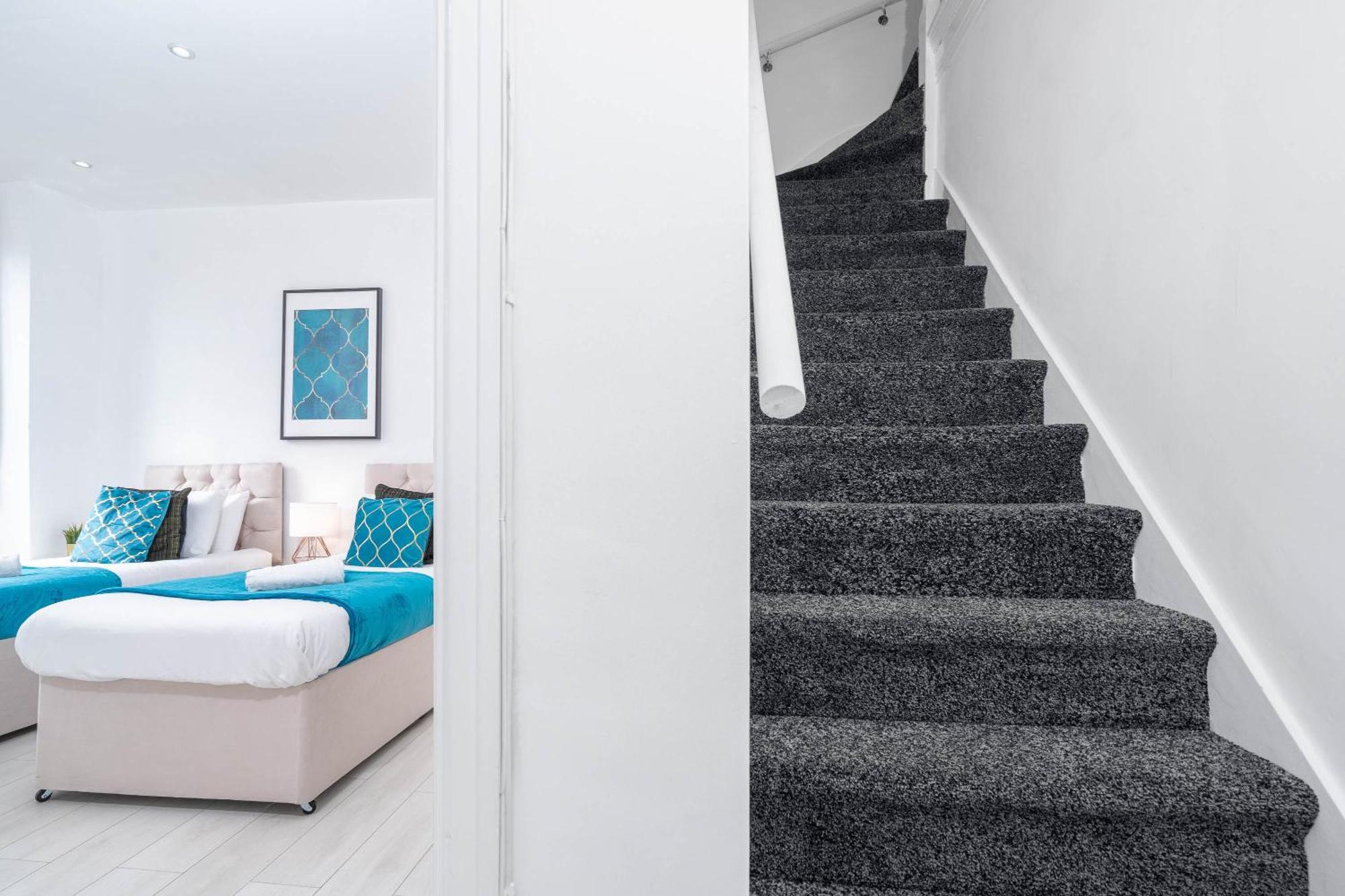 Five Bedroom Townhouse - Near Centre - Edgbaston - On Street Parking - Wifi - Netflix - 974p * Birmingham