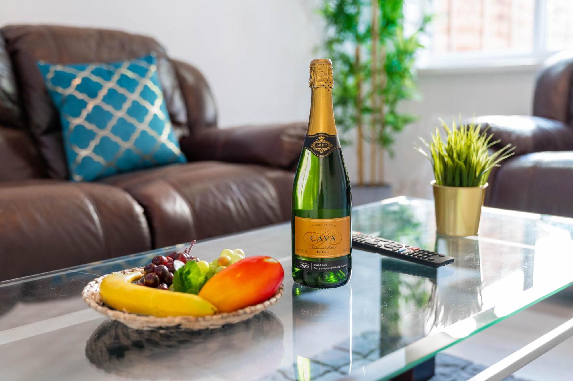 Five Bedroom Townhouse - Near Centre - Edgbaston - On Street Parking - Wifi - Netflix - 974p *