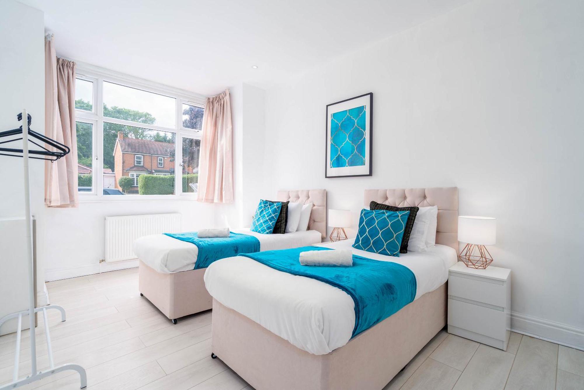 Five Bedroom Townhouse - Near Centre - Edgbaston - On Street Parking - Wifi - Netflix - 974p Holiday home *