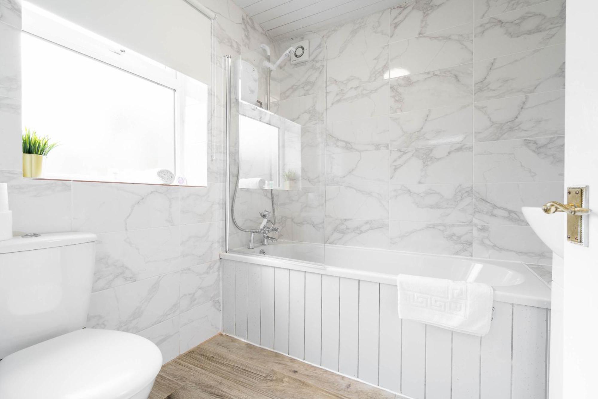 Five Bedroom Townhouse - Near Centre - Edgbaston - On Street Parking - Wifi - Netflix - 974p *