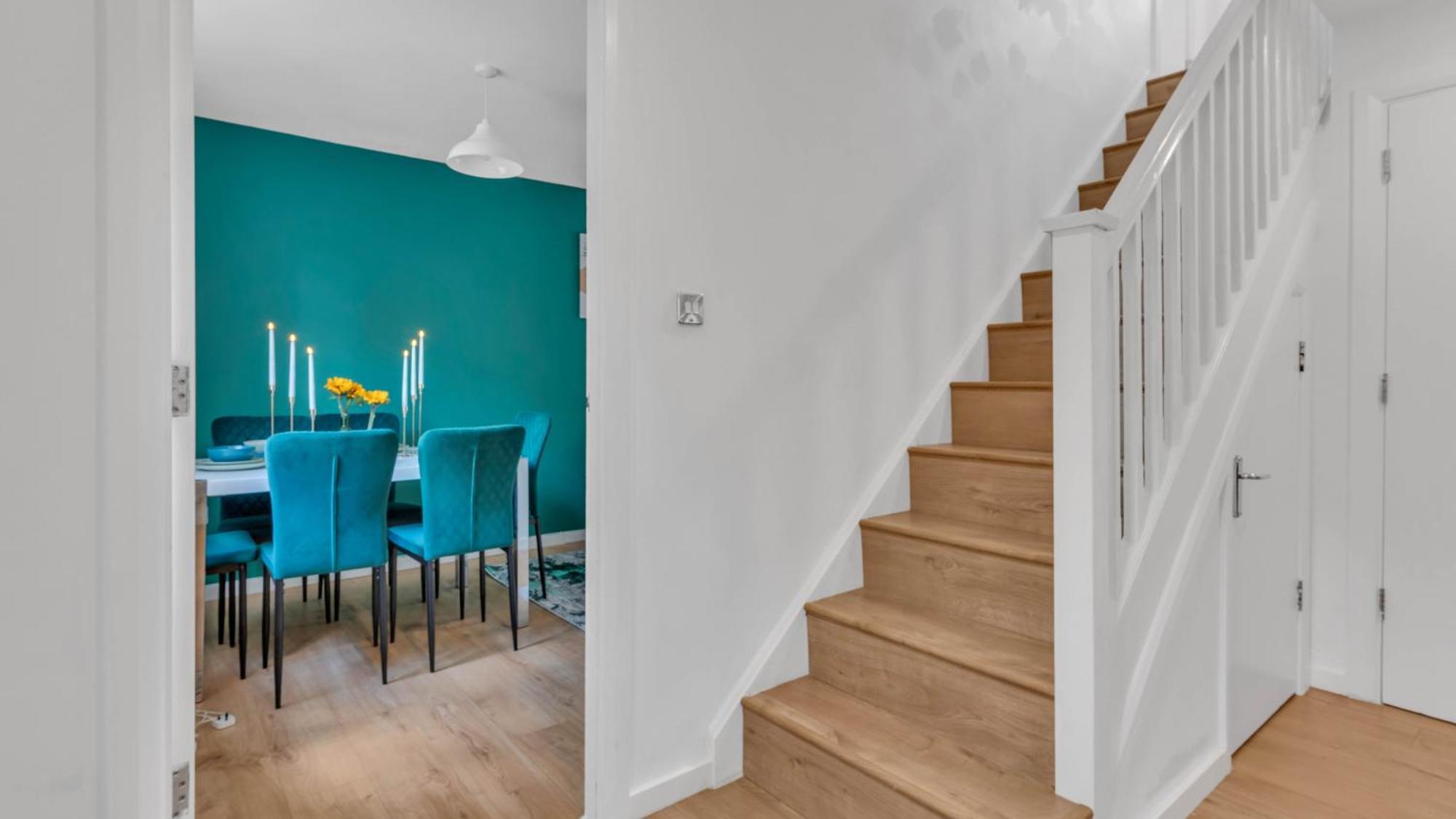 Newly Renovated 3- Bed House In City Centre, Secure Private Parking Birmingham