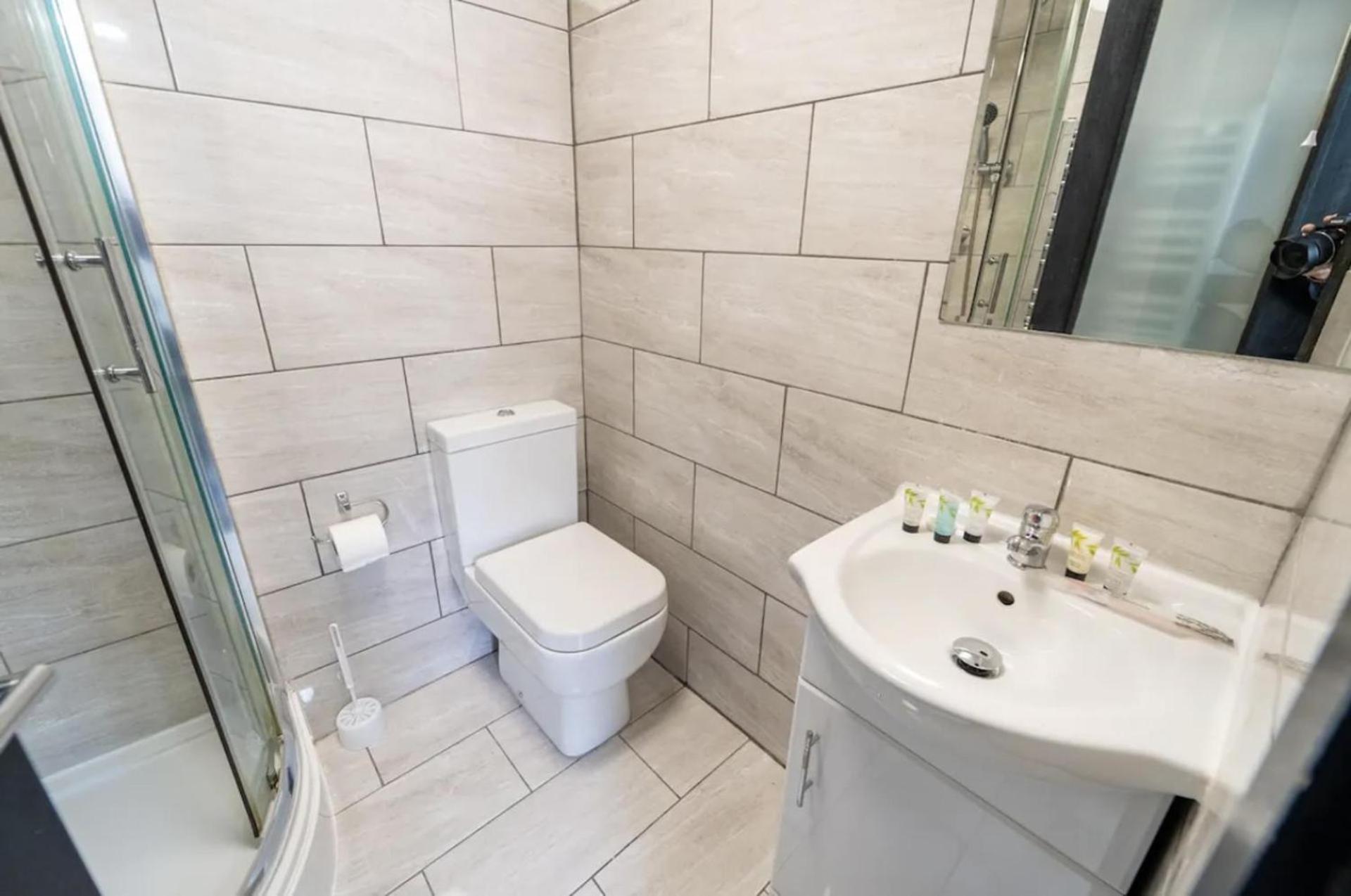 Apartment Stunning By Queen Elizabeth Hospital *