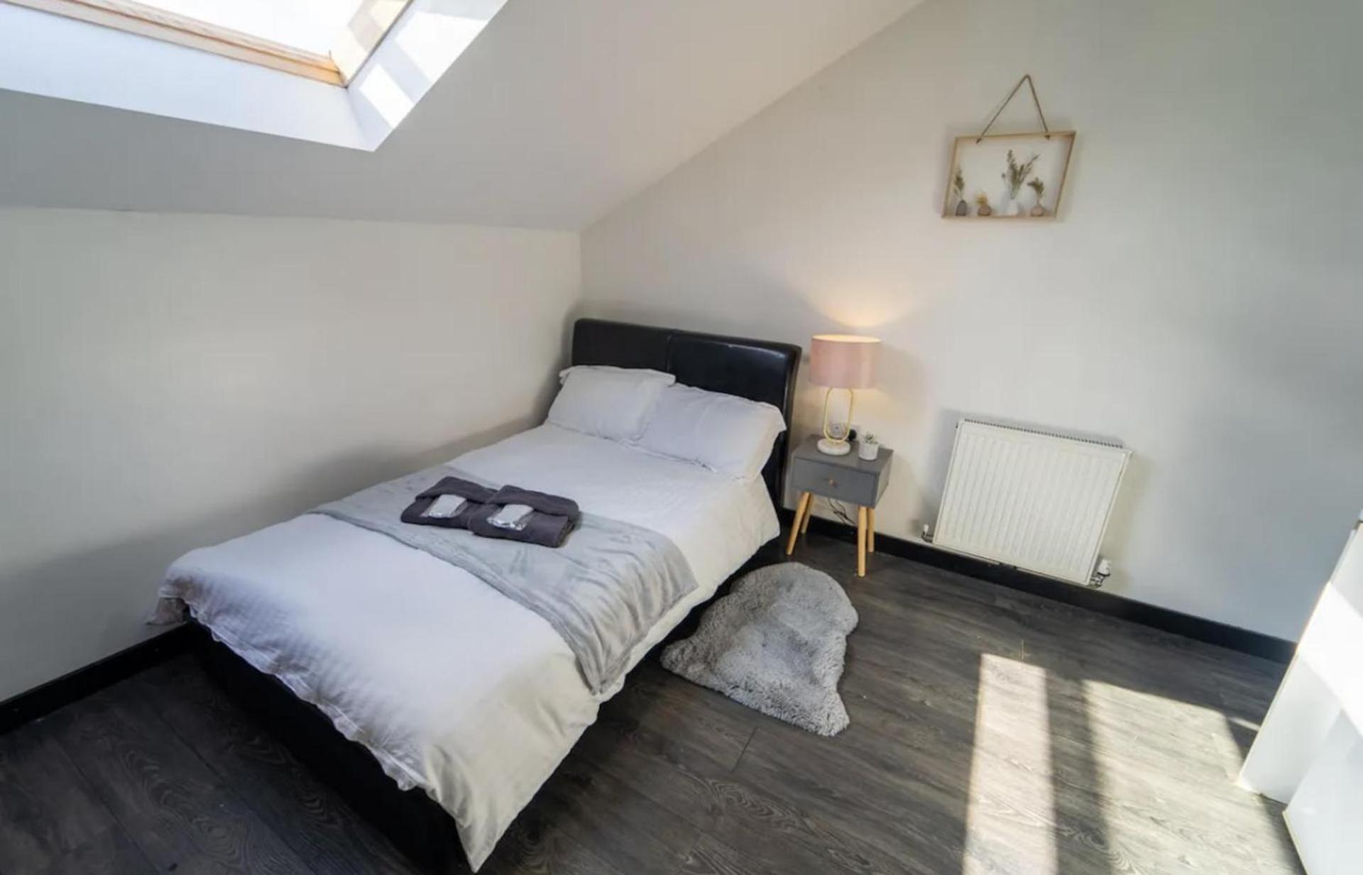 Apartment Stunning By Queen Elizabeth Hospital *