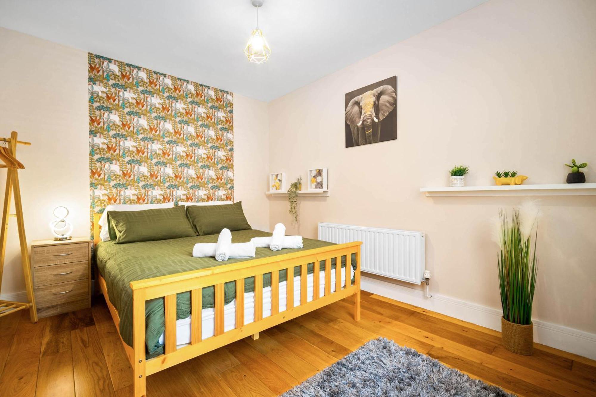 Down To Earth 1 Bedroom Jewellery Quarter - Free Parking Apartment *