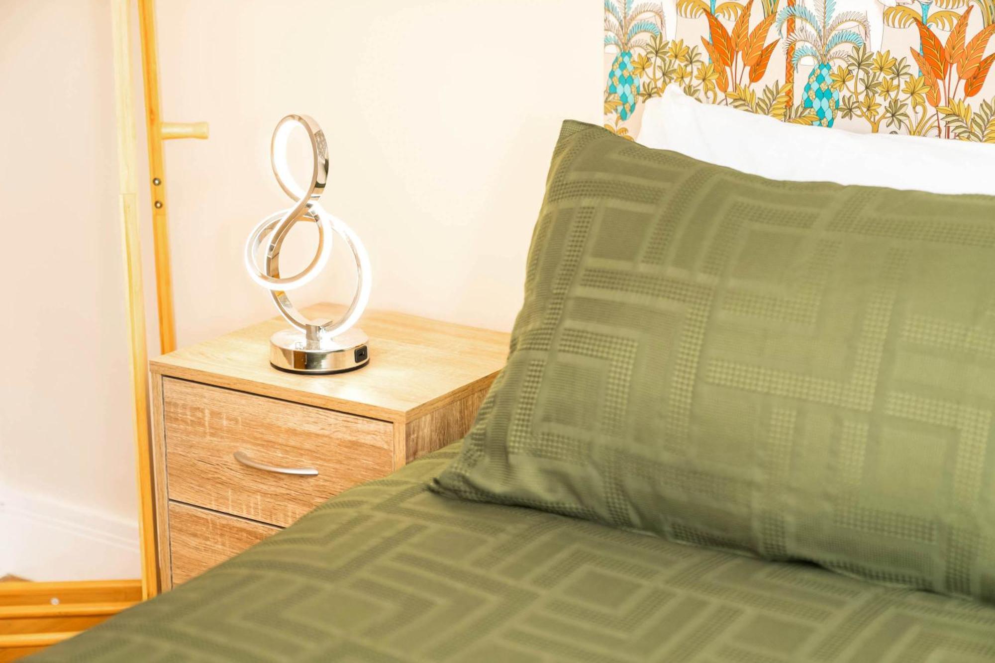 Down To Earth 1 Bedroom Jewellery Quarter - Free Parking Apartment *
