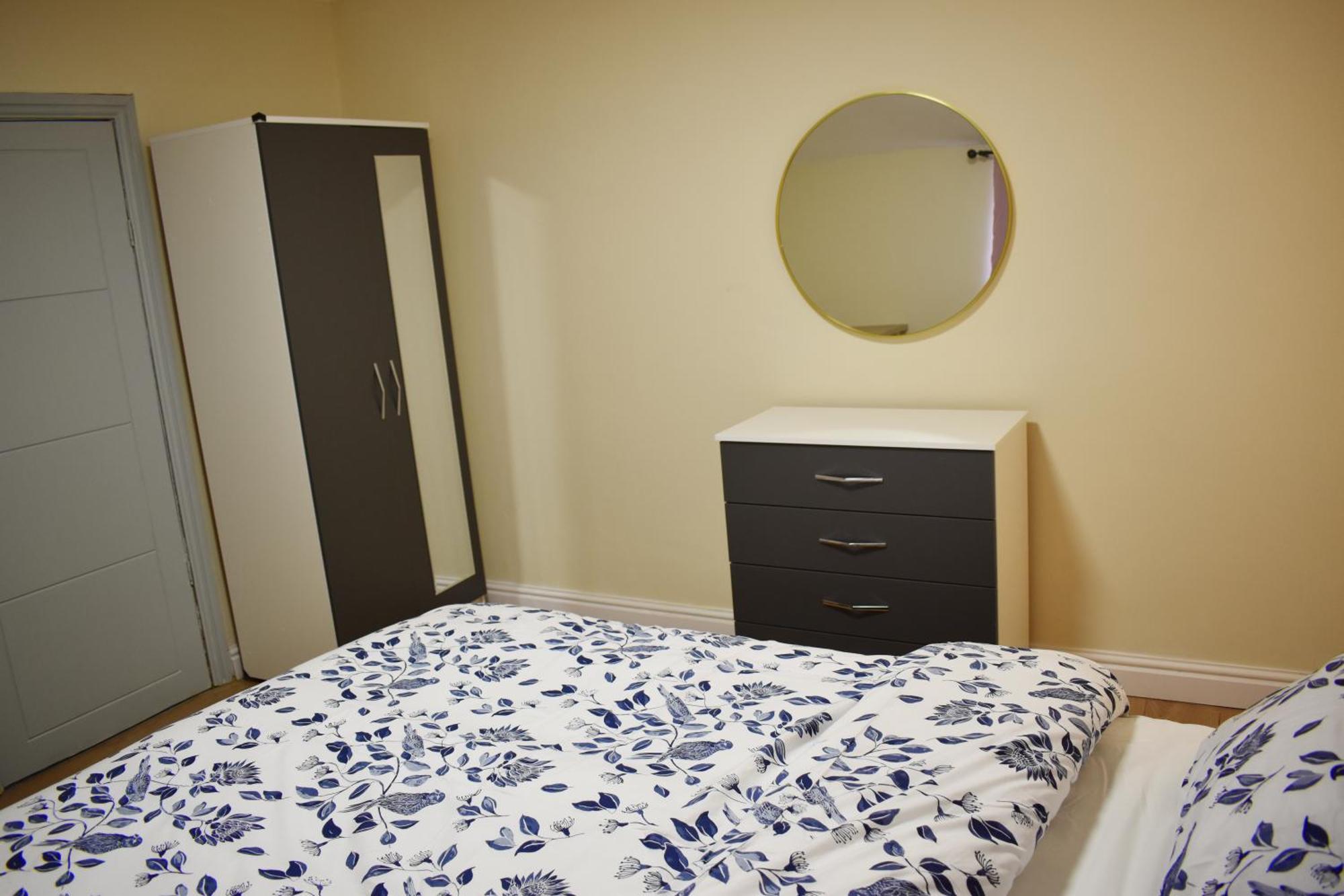 Guest house Centre Bedroom, Parking, Wifi, Kitchen, Living Birmingham