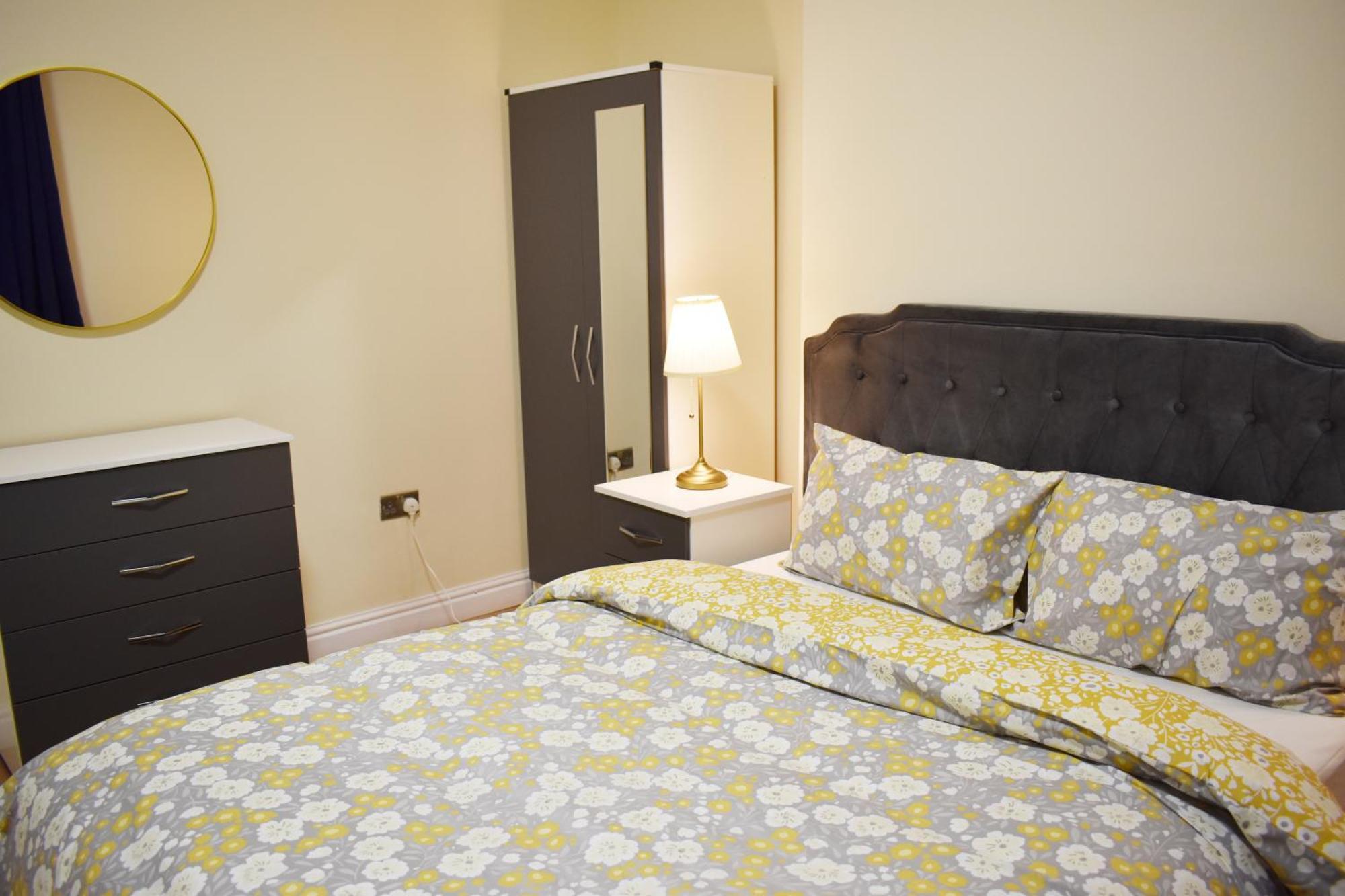 Centre Bedroom, Parking, Wifi, Kitchen, Living * Birmingham