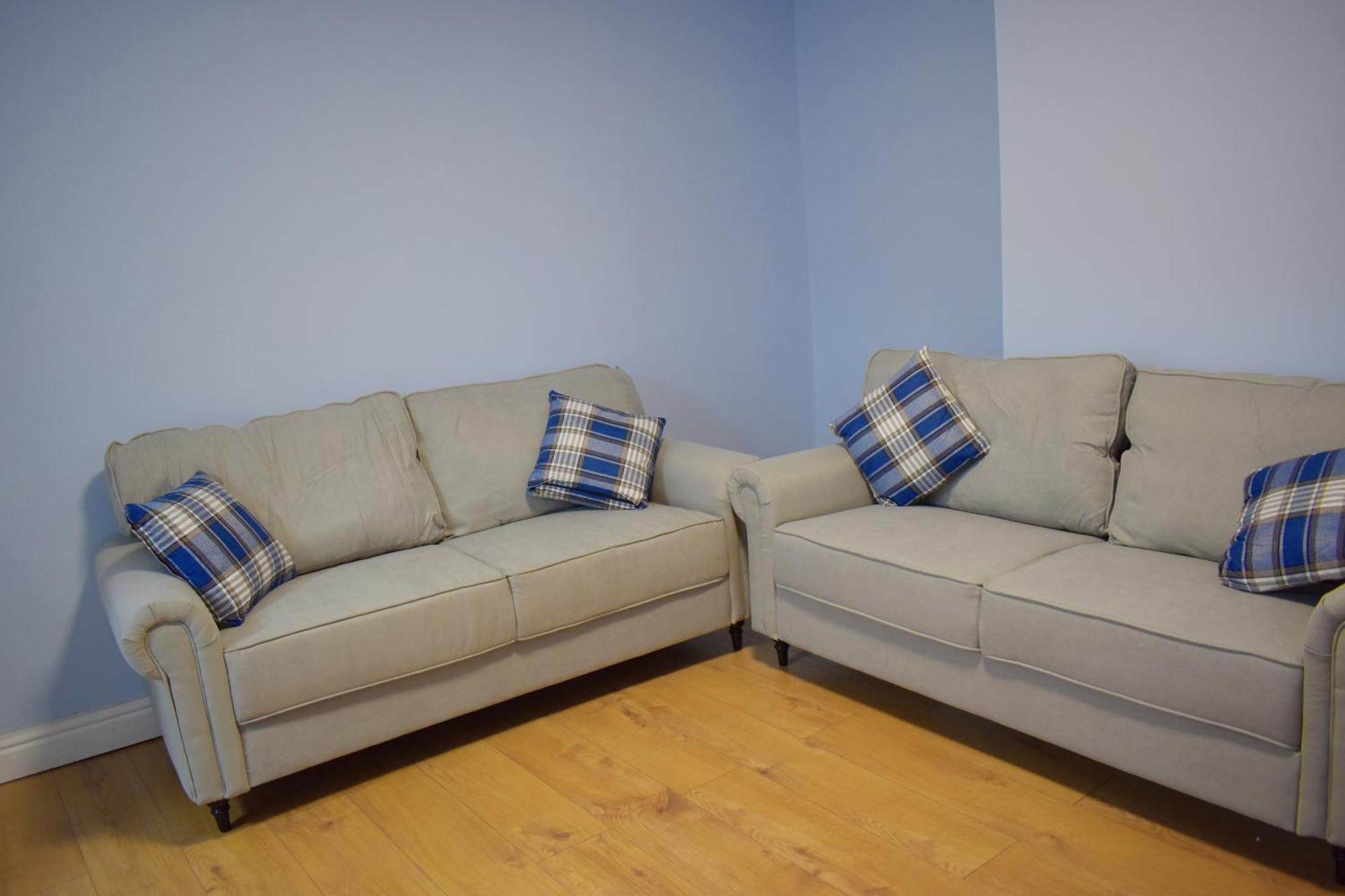 Centre Bedroom, Parking, Wifi, Kitchen, Living