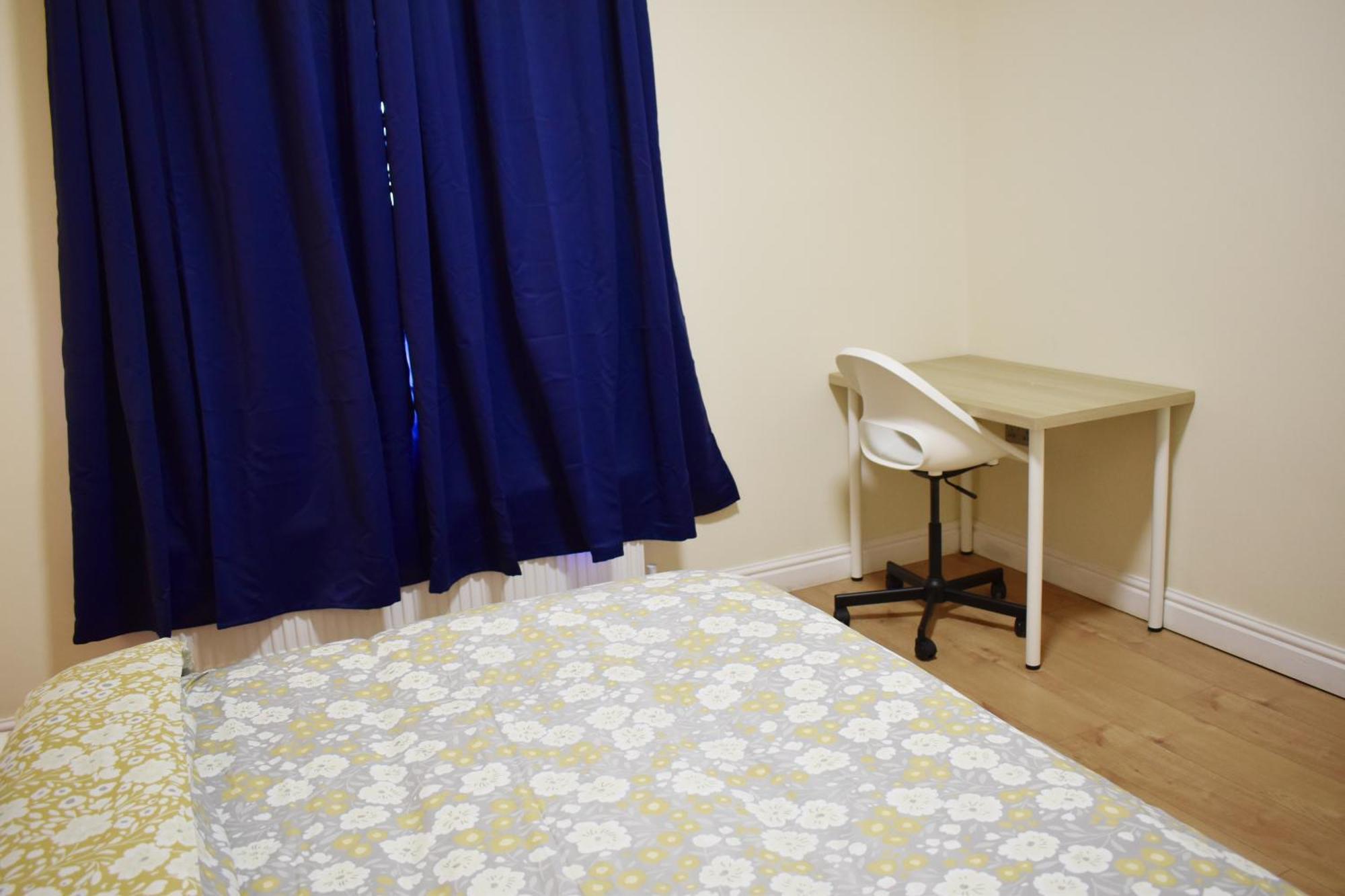Guest house Centre Bedroom, Parking, Wifi, Kitchen, Living