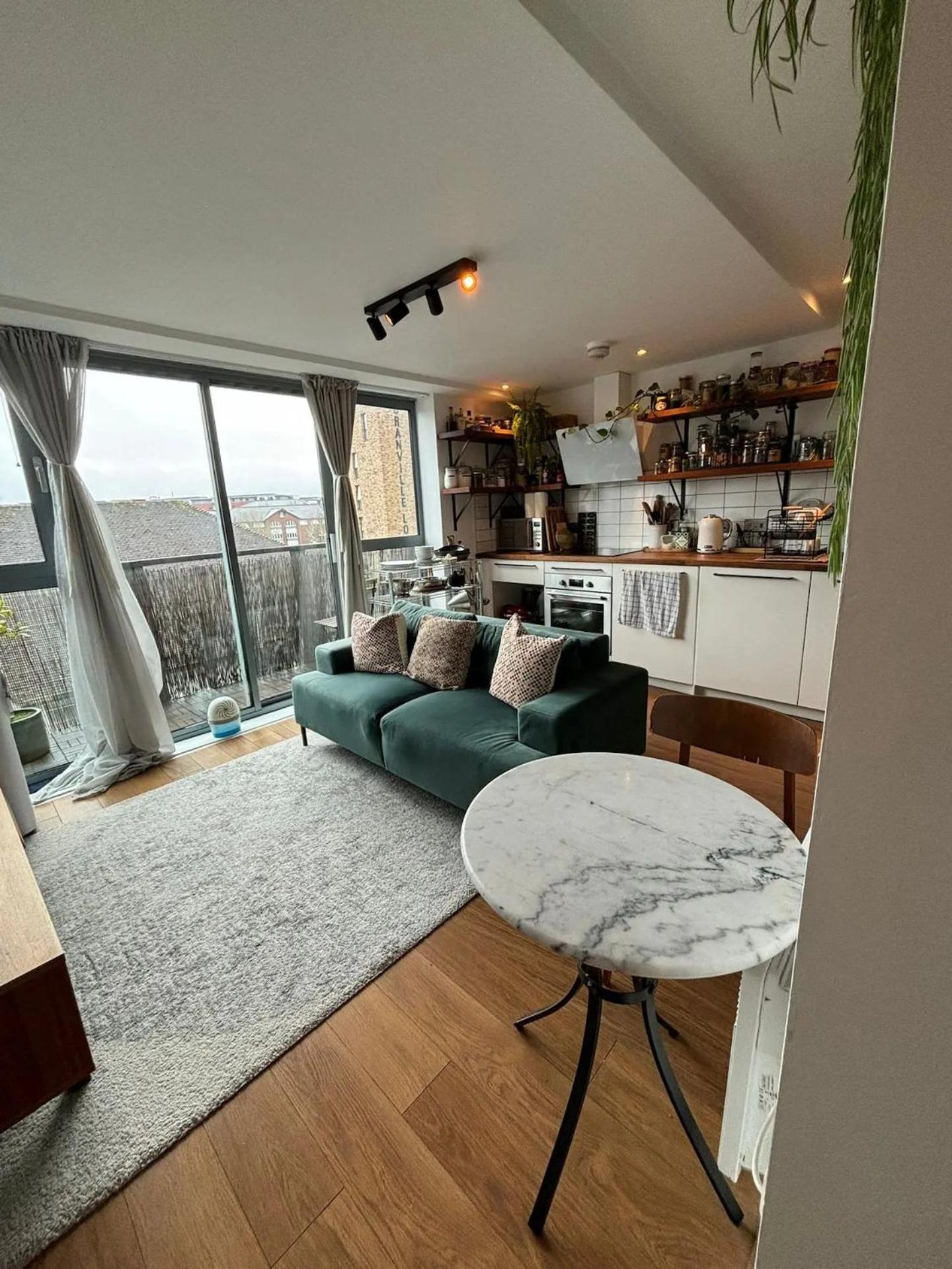 Modern Retreat In Pass The Keys Apartment *