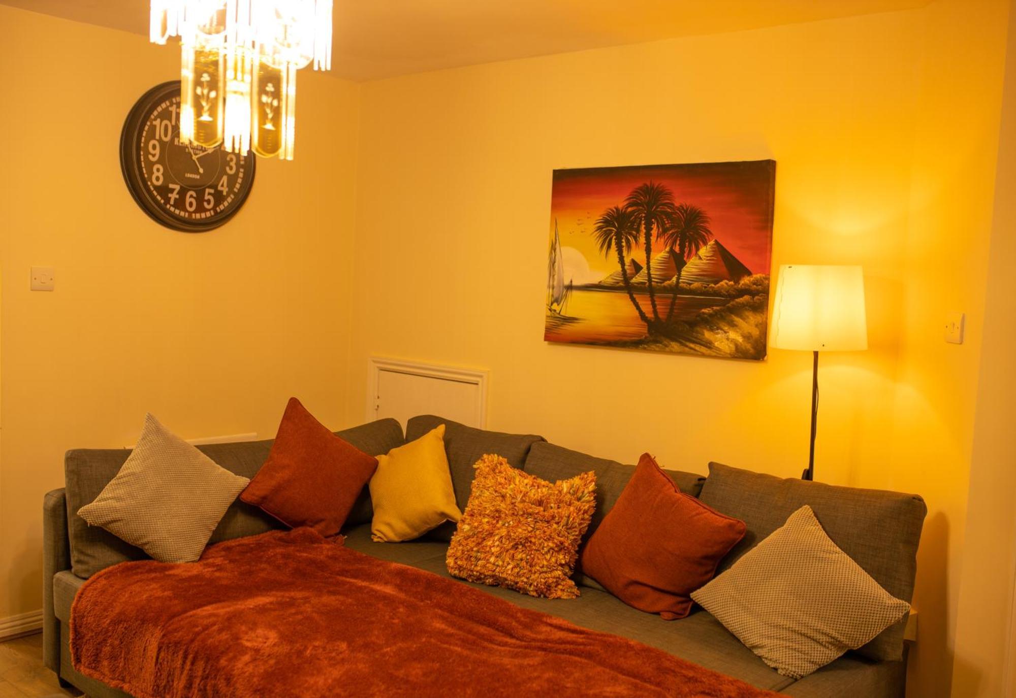 Cozy 3 Bedroom House In With Pool Table * Birmingham