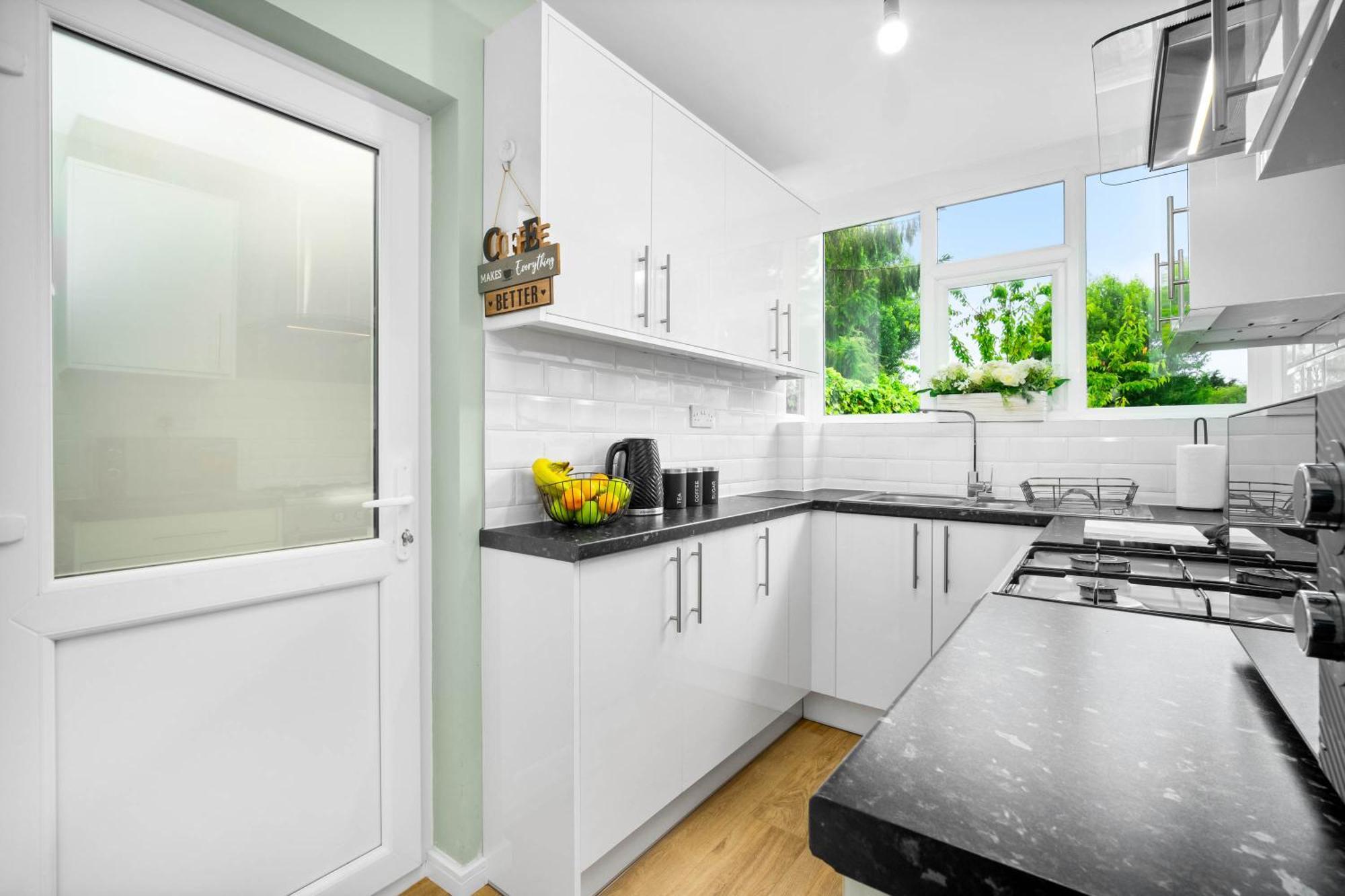 The Rock, Elegant 4 Bedroom House, Solihull, Close To Nec, Sleeps 8