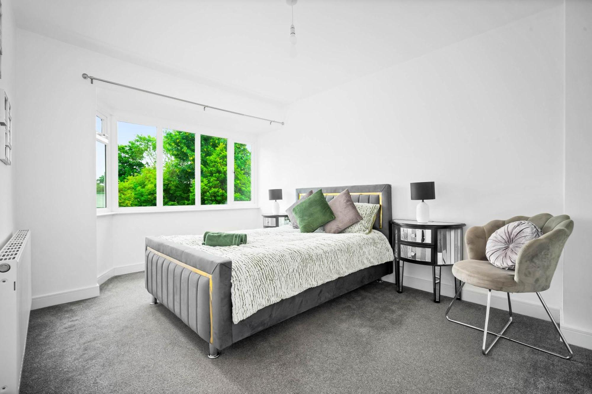 Holiday home The Rock, Elegant 4 Bedroom House, Solihull, Close To Nec, Sleeps 8