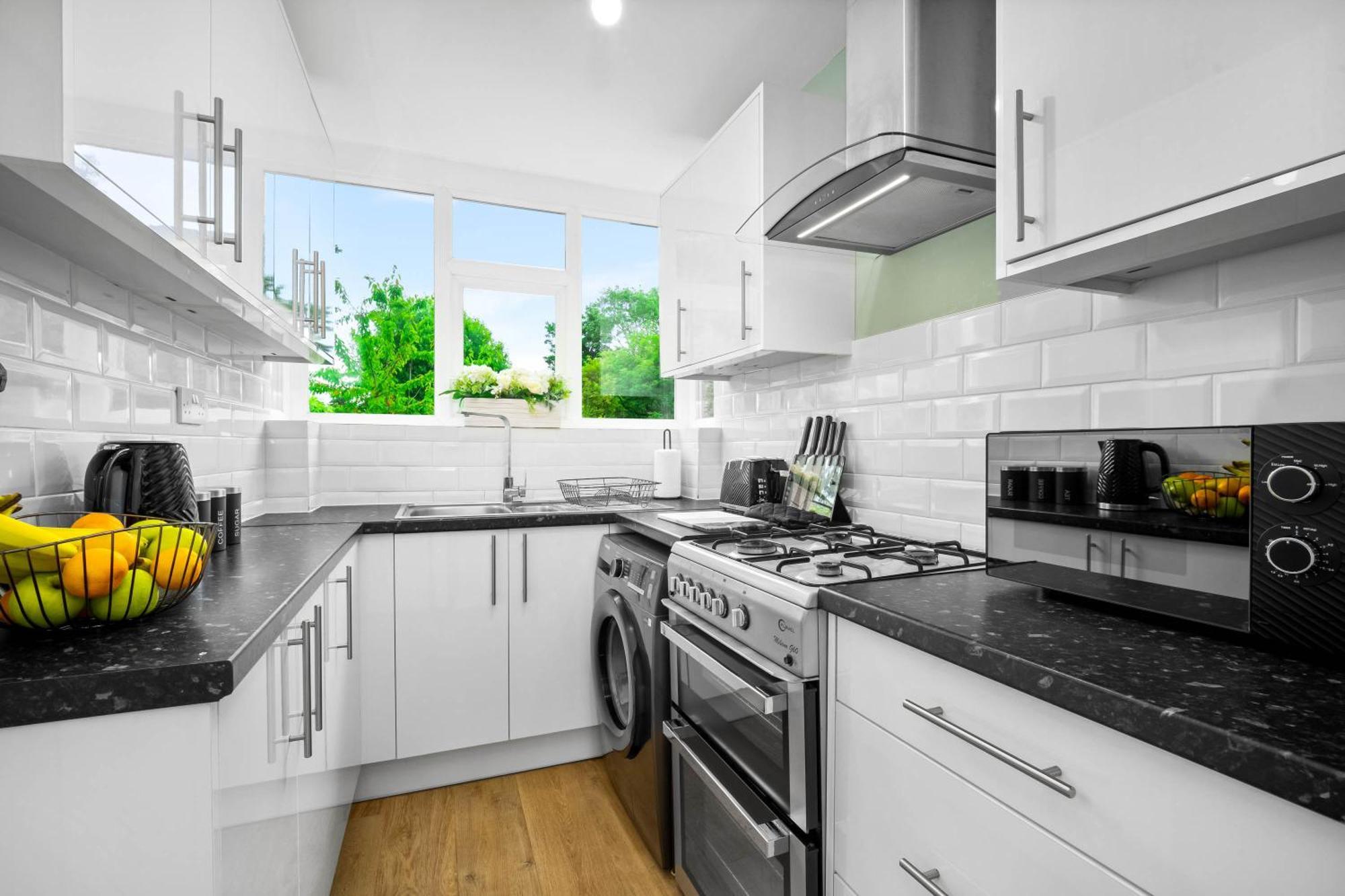 The Rock, Elegant 4 Bedroom House, Solihull, Close To Nec, Sleeps 8 * Birmingham