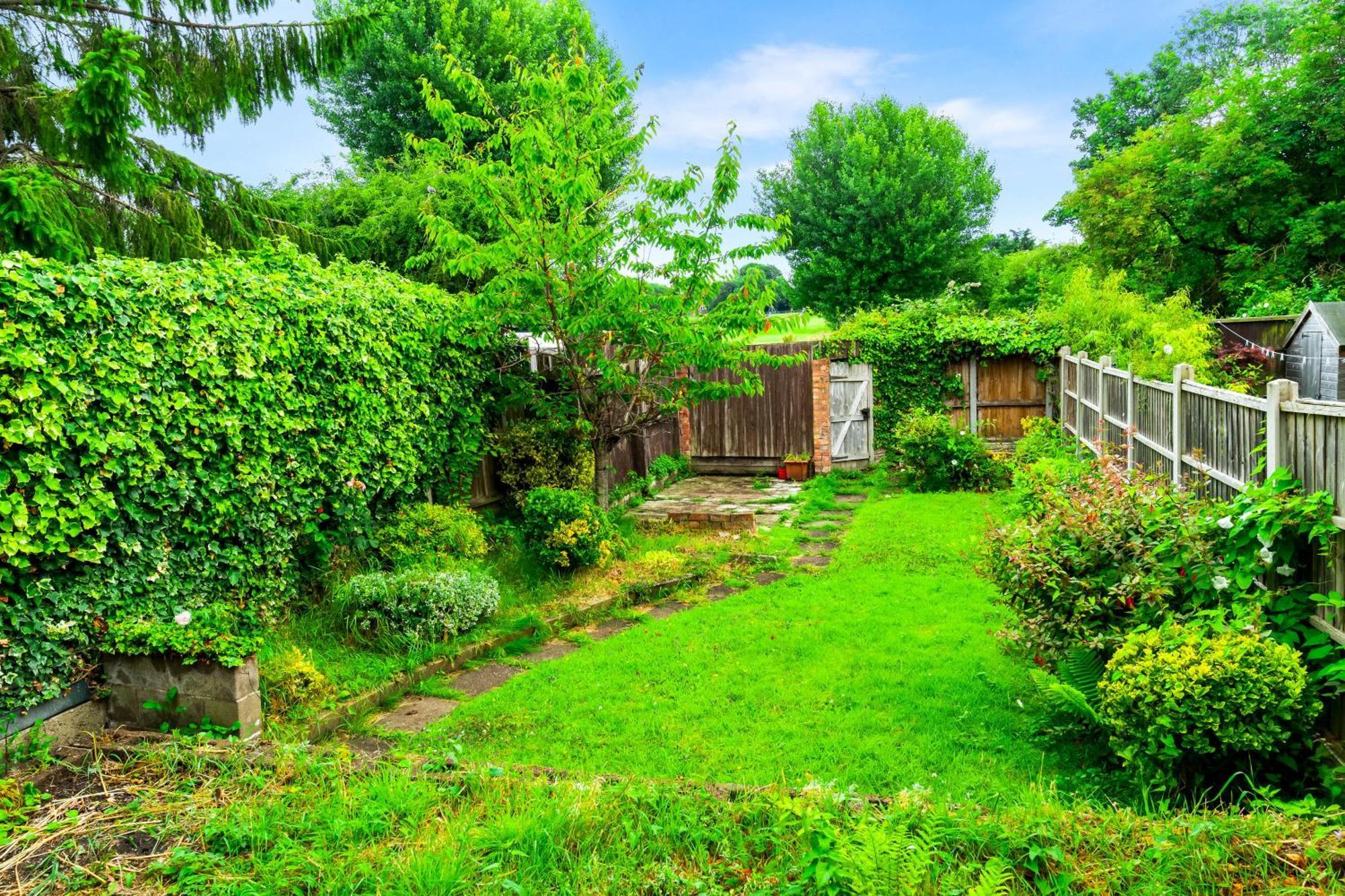 Holiday home The Rock, Elegant 4 Bedroom House, Solihull, Close To Nec, Sleeps 8 *