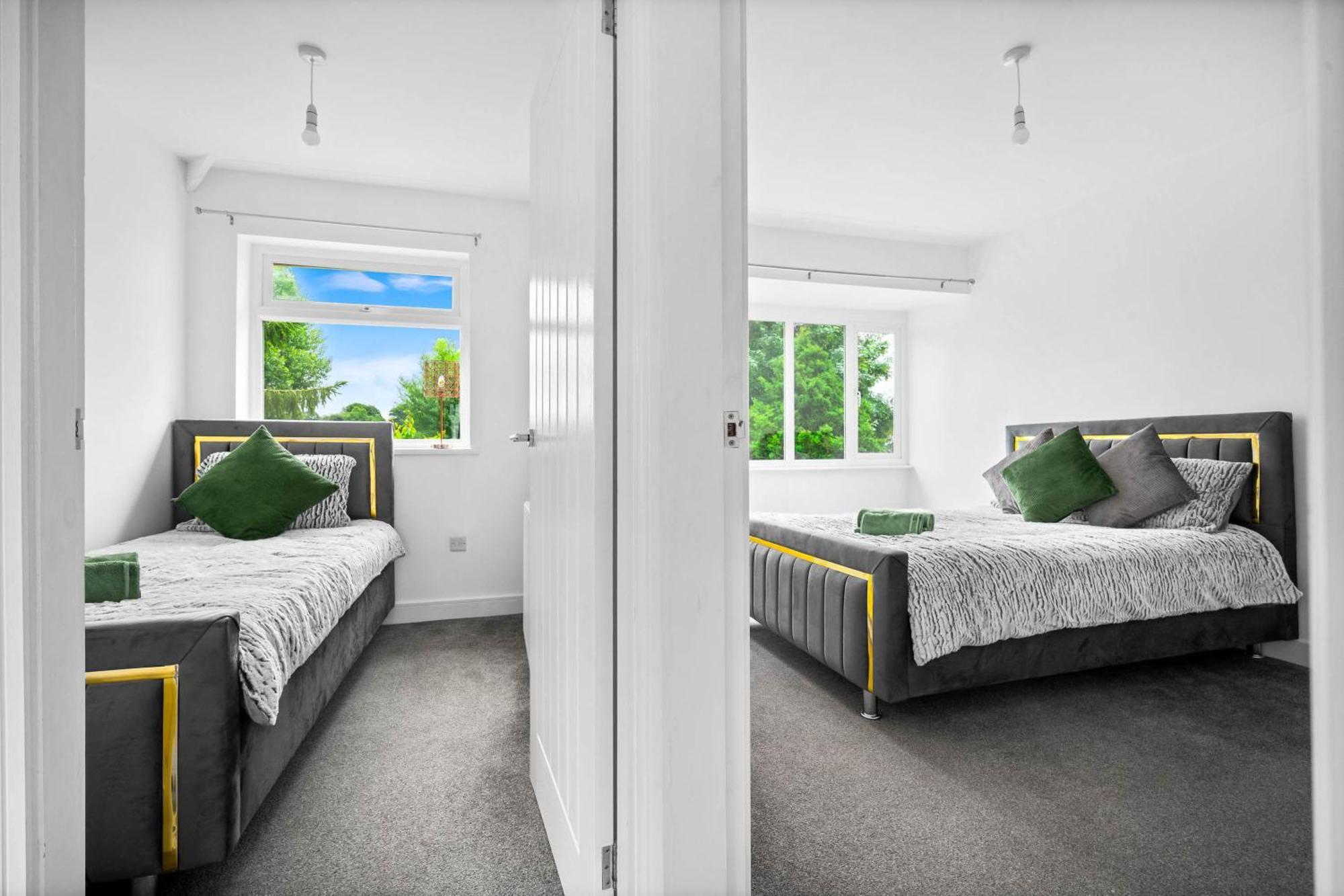 The Rock, Elegant 4 Bedroom House, Solihull, Close To Nec, Sleeps 8 *