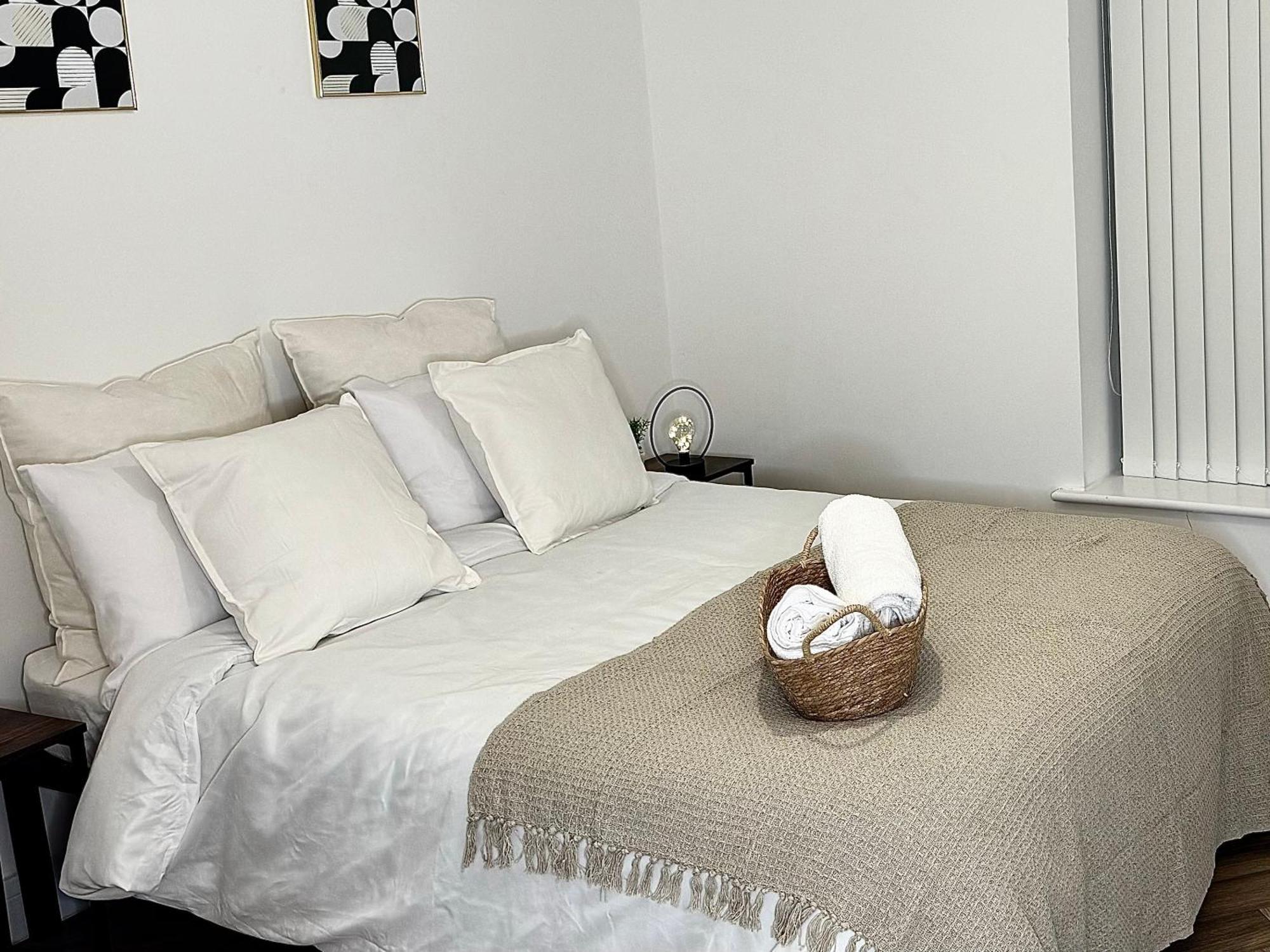 2 Bed Luxury Apartment *