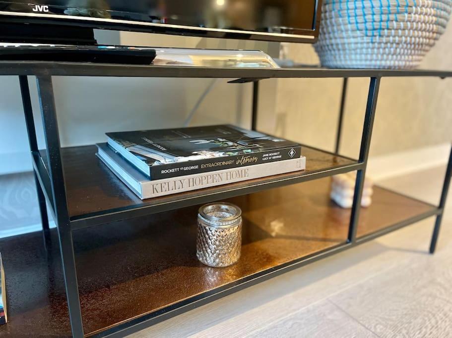 Apartment Luxury 2 Bed 2 Bath With Balcony, Fast Wifi In Centre