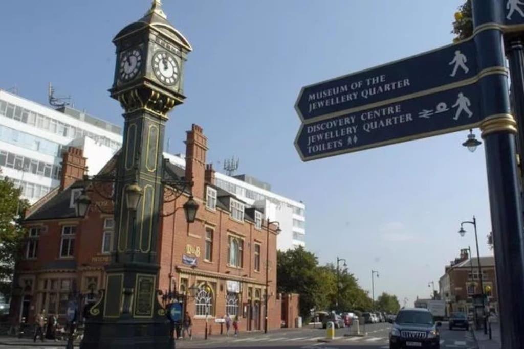 Luxury 2 Bed 2 Bath With Balcony, Fast Wifi In Centre Apartment Birmingham