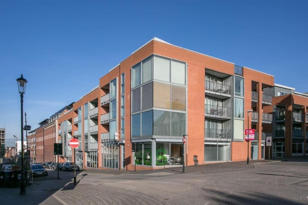 Luxury 2 Bed 2 Bath With Balcony, Fast Wifi In Centre Birmingham