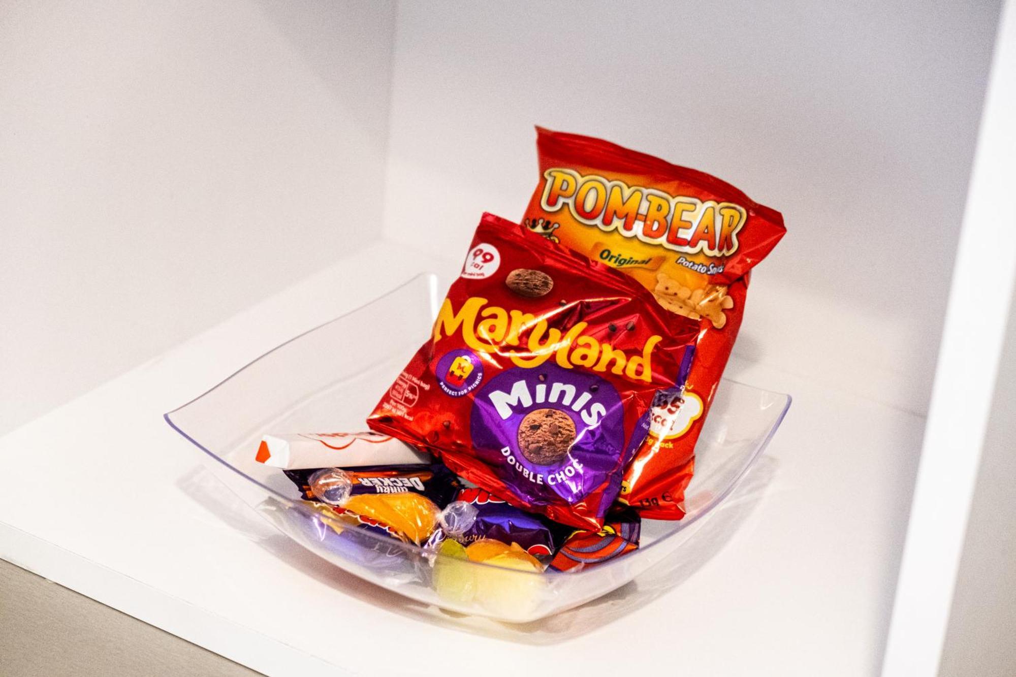 Ping Pong - Centre - Close To Mailbox Netflix, King Size Bed, Toiletries & Wifi - Sleeps 4 Apartment *