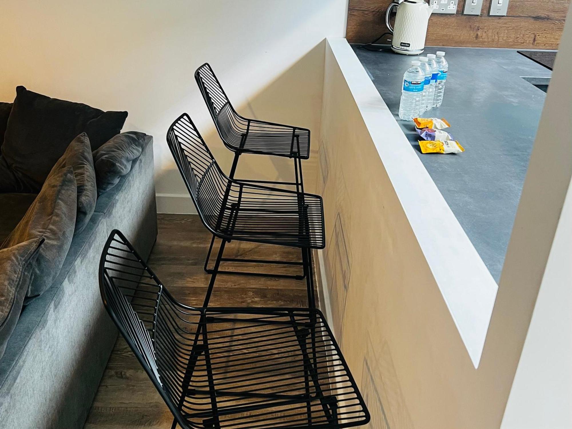 Apartment Luxurious 1-bedroom With Parking *