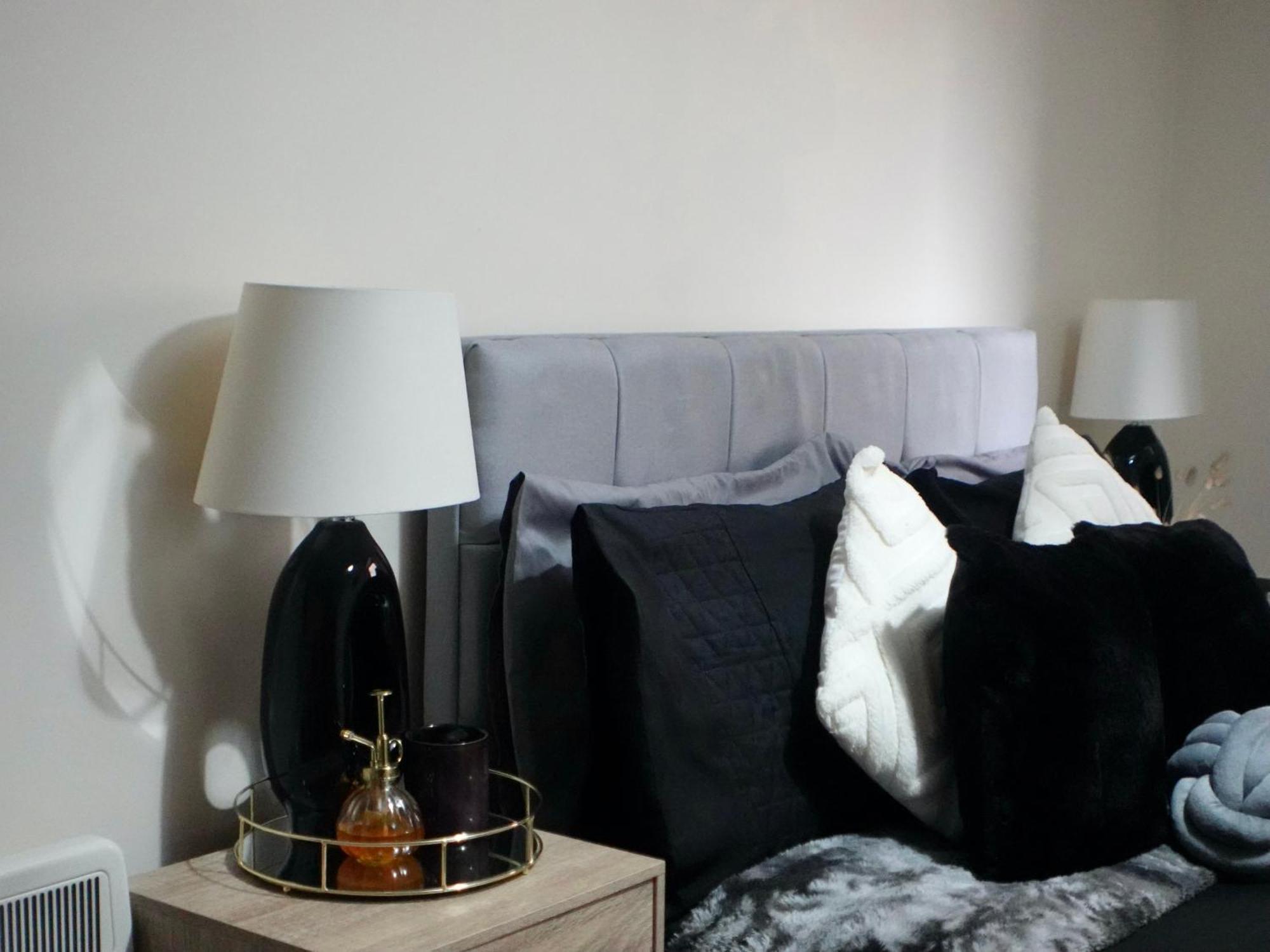 Modern Spacious In Digbeth With Balcony - Netflix, Youtube, Amazon Tv, Superfast Wifi - Just 10 Mins To Centre, Bullring, Train, Coach Station And Fc Apartment Birmingham