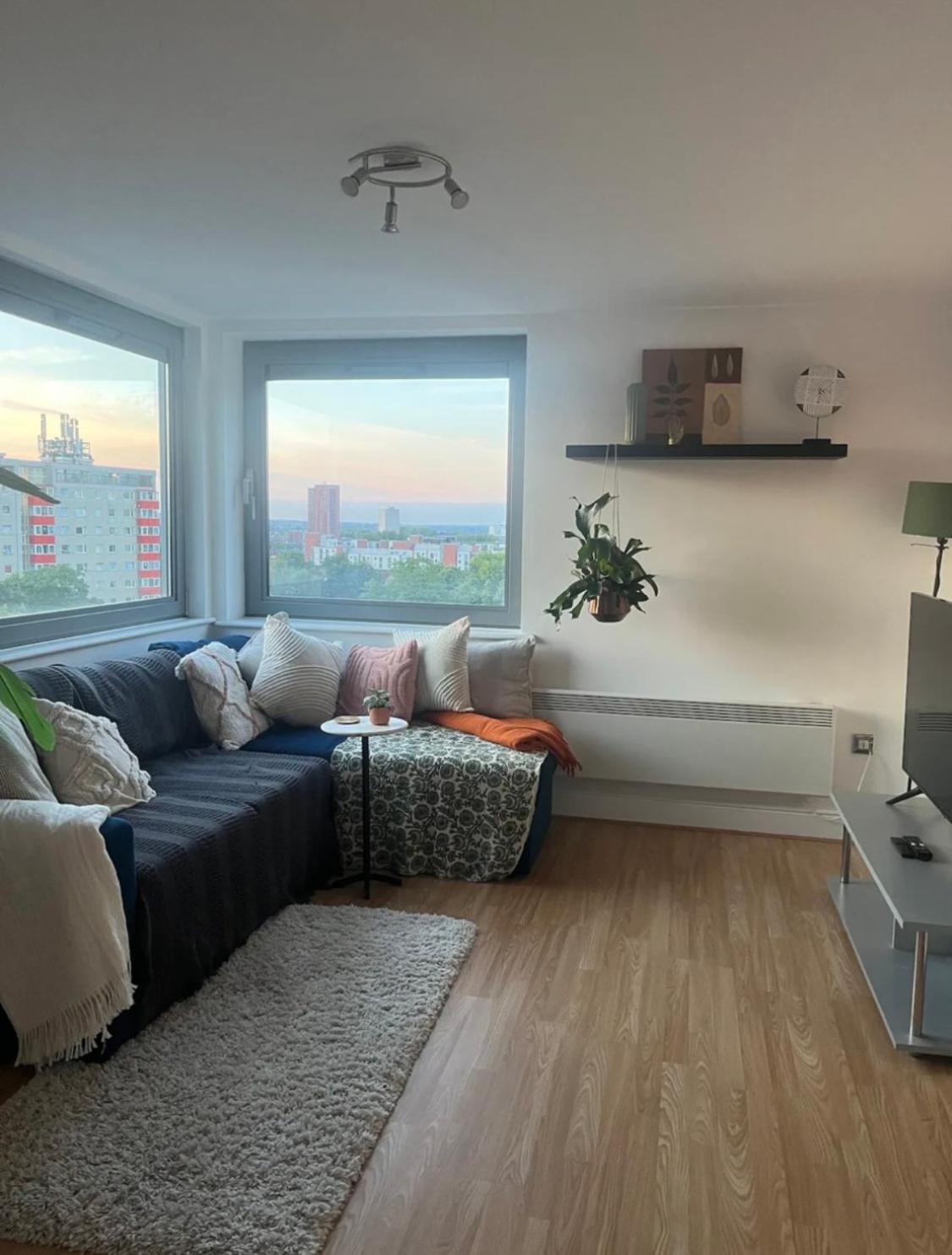 Apartment Stunning Modern 2 Bed With Views