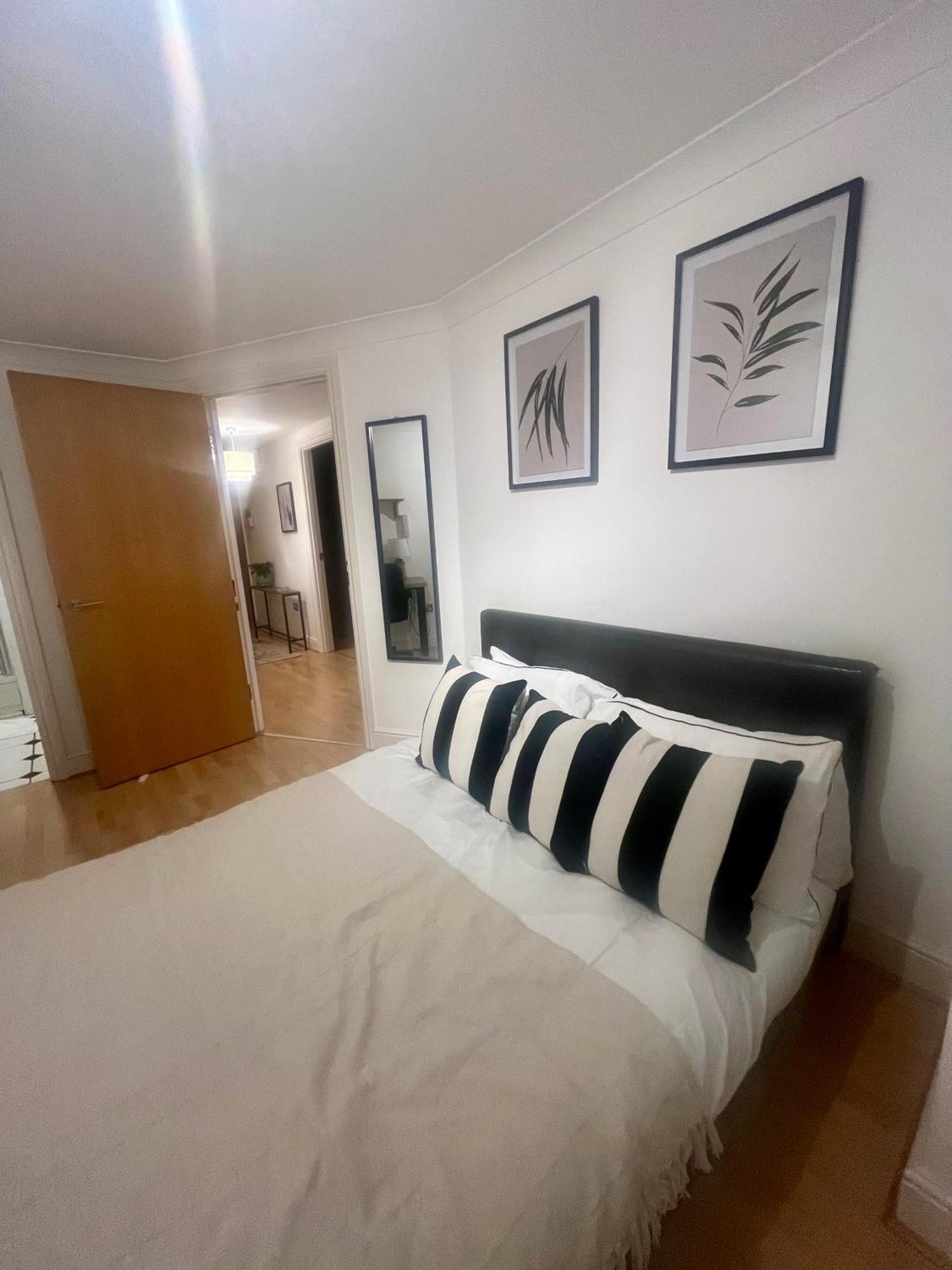 Stunning Modern 2 Bed With Views Apartment Birmingham