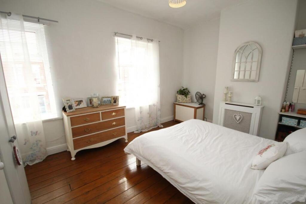 Free Parking Private 4 Bedroom House Apartment Birmingham