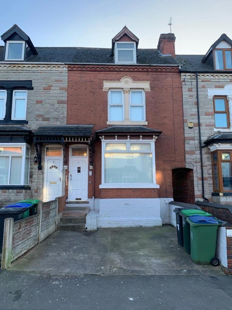 One-bedroom Flat With Parking And Garden Apartment *