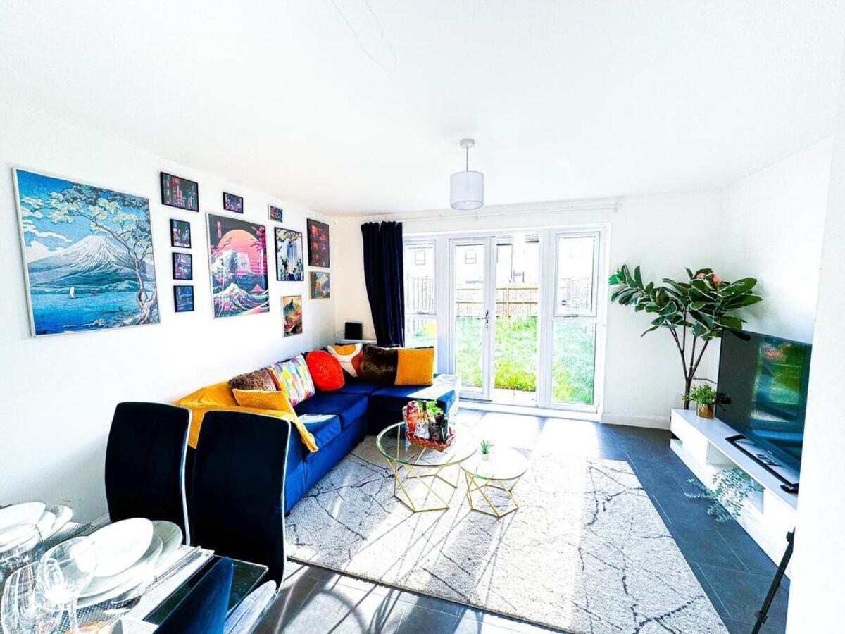 Optimal Luxury For Contractors And Large Groups 3 Bedroom 2 Bath - Sleep Unto 9 Guests- 5 Mins Drive To The Centre Pets Allowed -- Free Parking Onsite