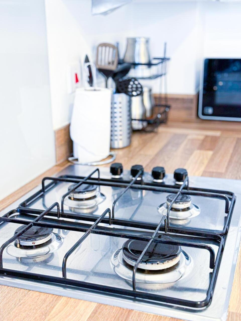 Holiday home Optimal Luxury For Contractors And Large Groups 3 Bedroom 2 Bath - Sleep Unto 9 Guests- 5 Mins Drive To The Centre Pets Allowed -- Free Parking Onsite