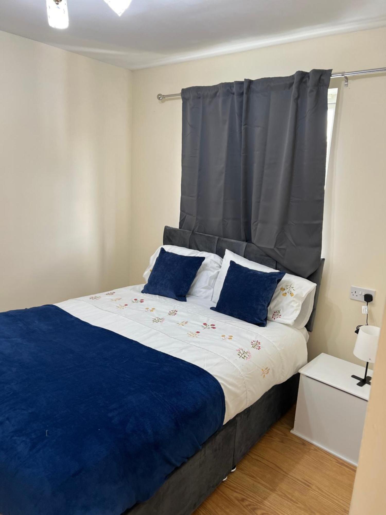 Cozy 3 Bedroom House In With Pool Table Apartment *