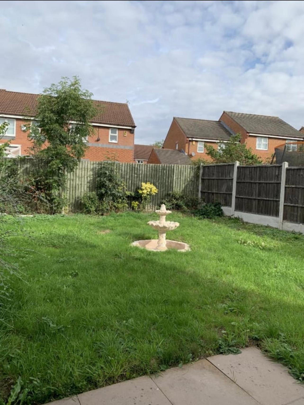 Cozy 3 Bedroom House In With Pool Table Apartment *