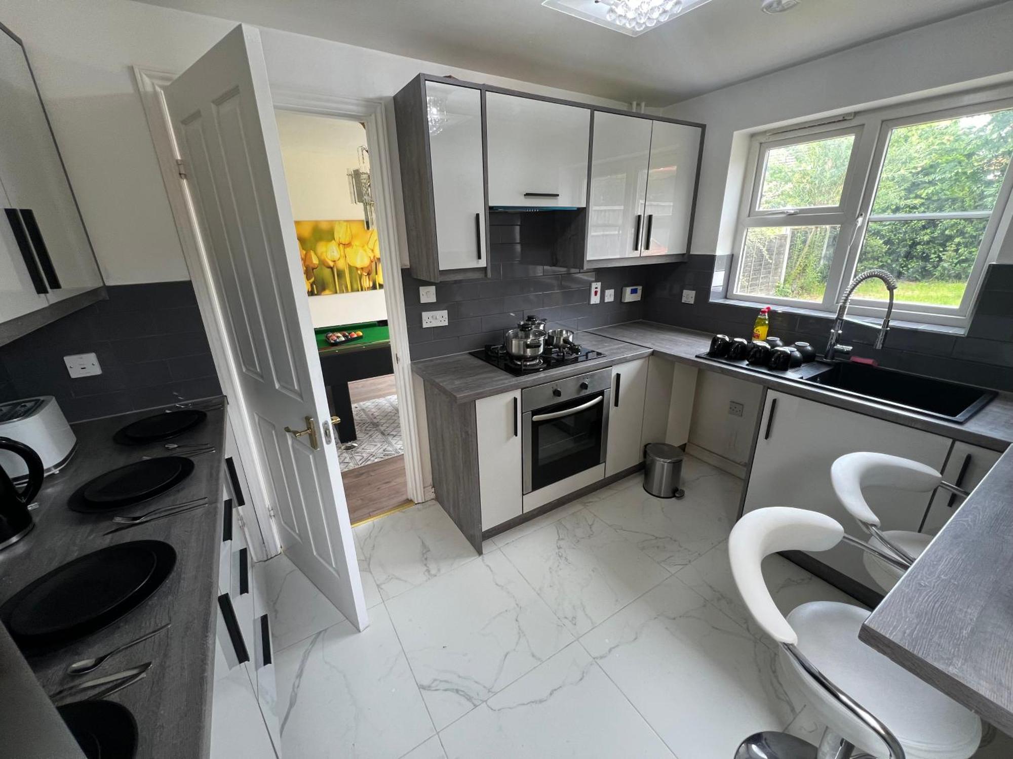 Cozy 3 Bedroom House In With Pool Table