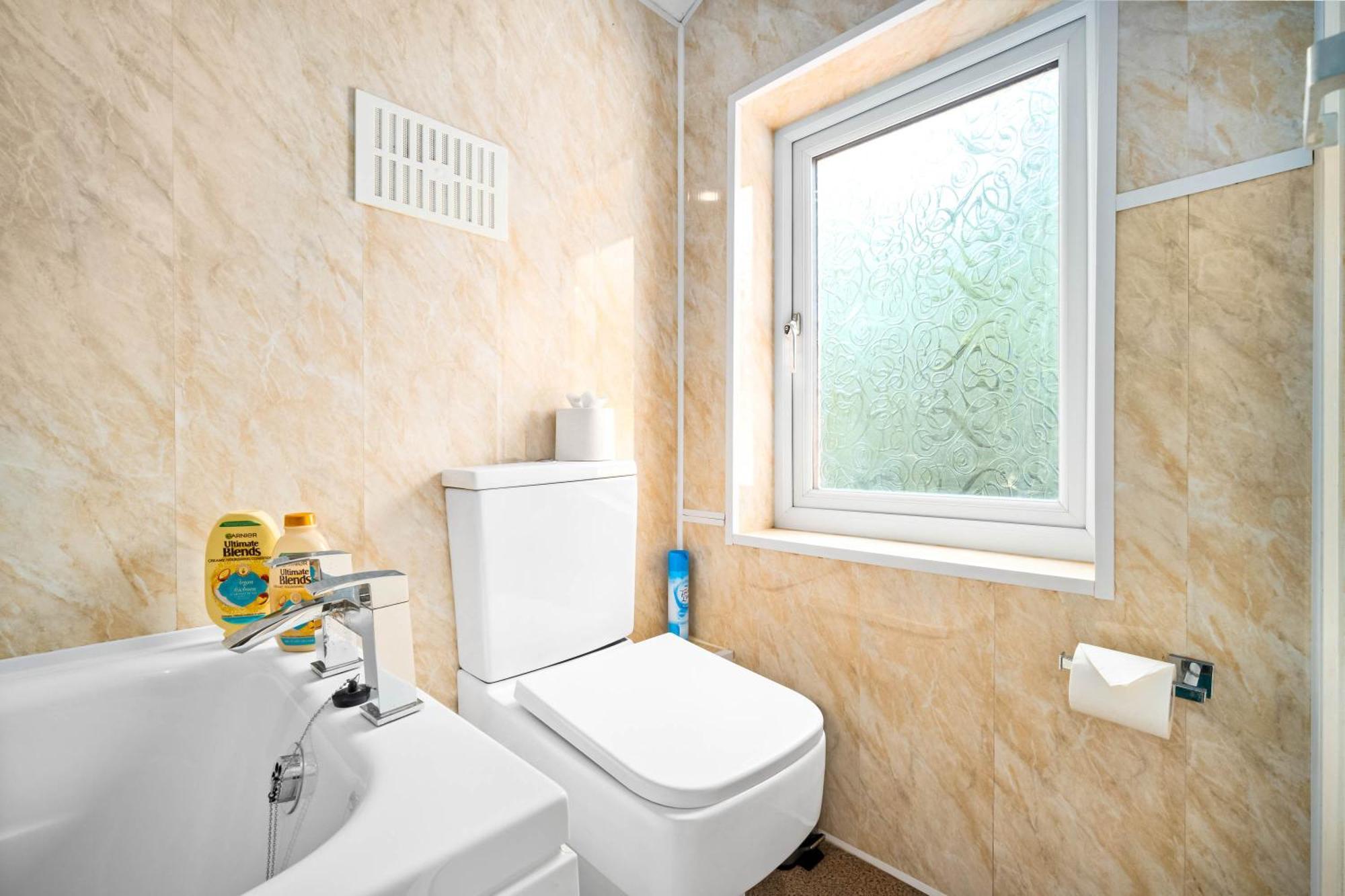 Holiday home 3 Bed House For Contractors & Families And Free Parking Birmingham