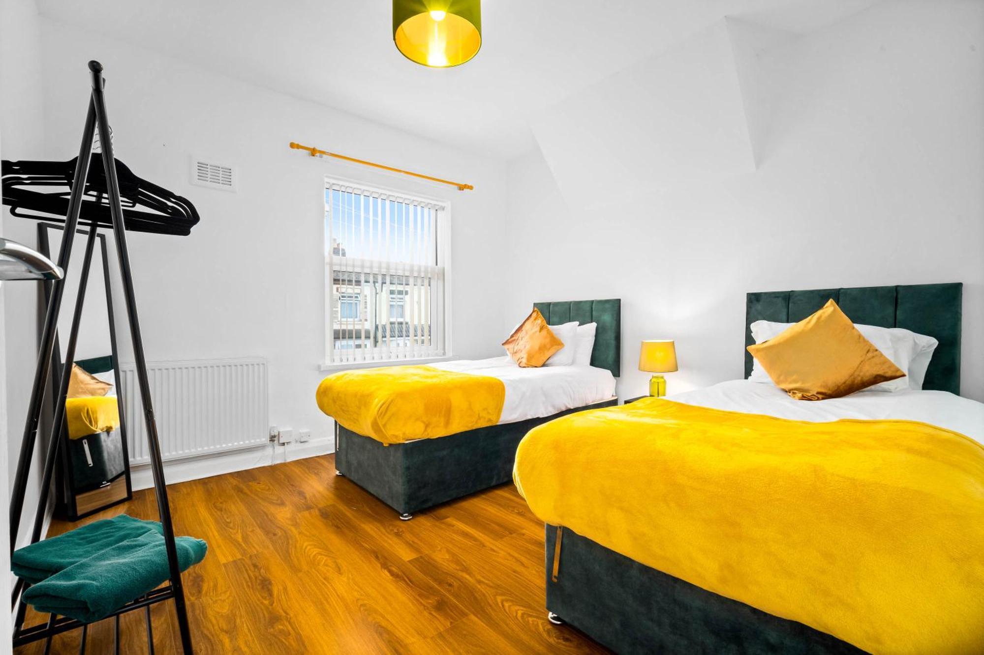 3 Bed House For Contractors & Families And Free Parking Birmingham