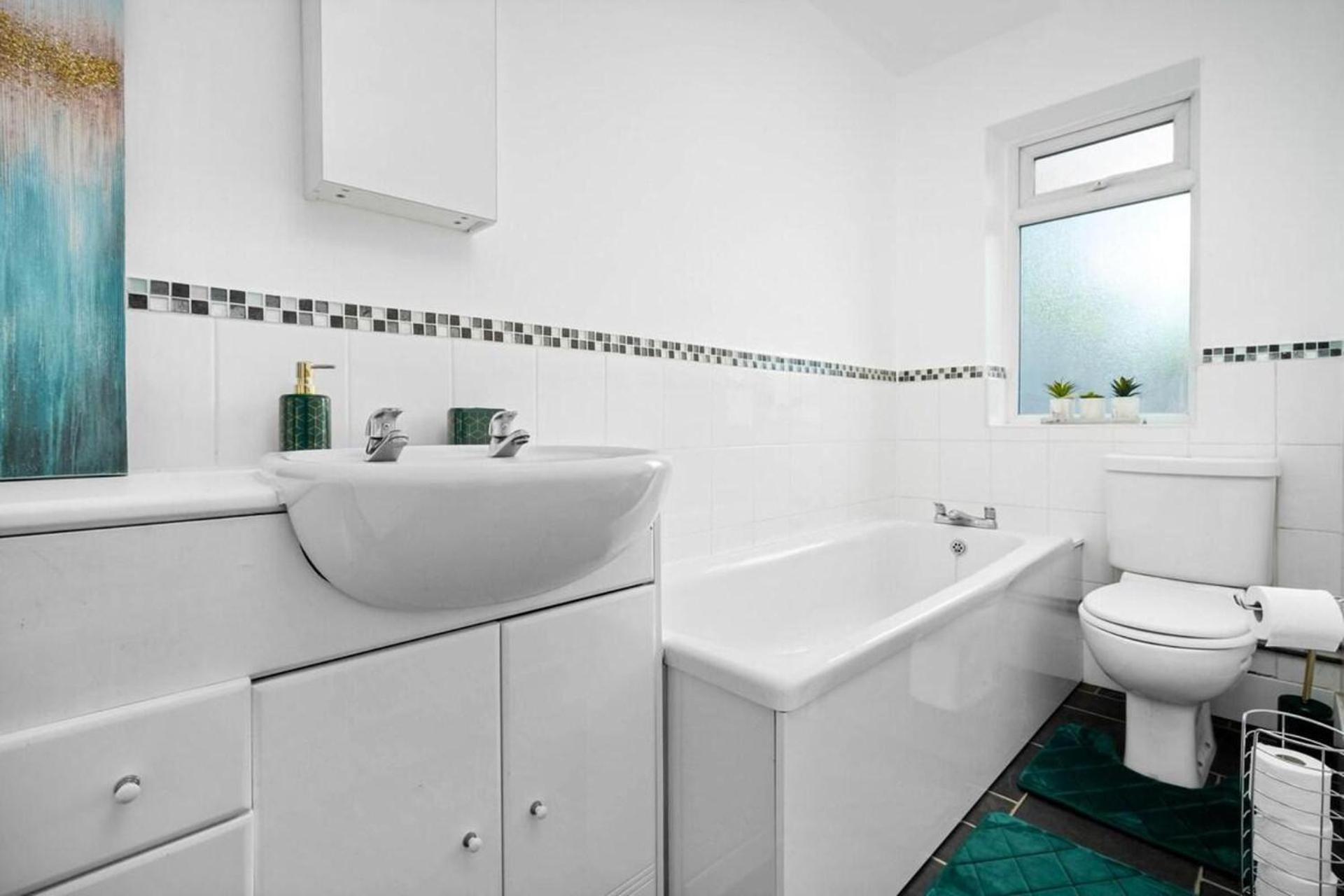 Blissful Retreat - 3 Bed House Holiday home *