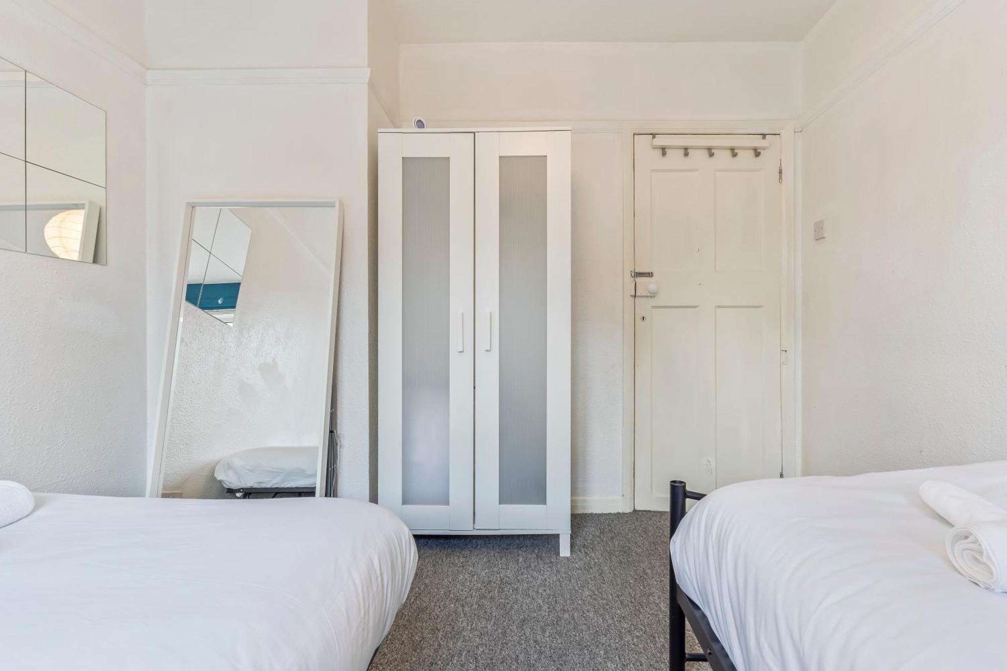 Charming 2 Bedrooms In *